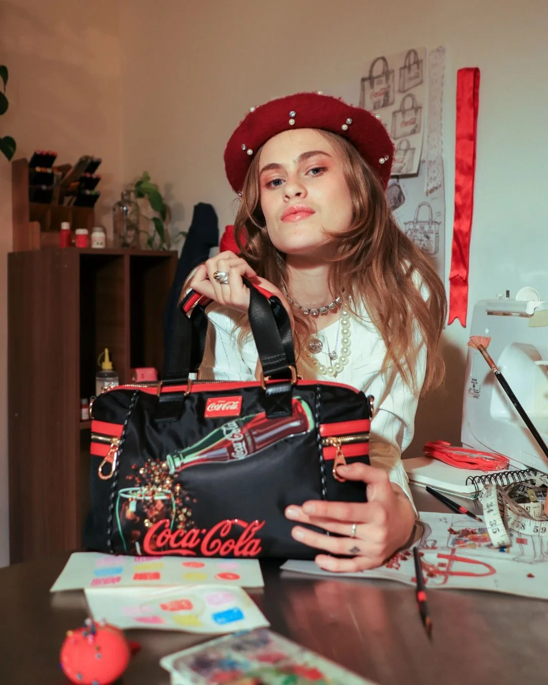 i feel&hellip; bubbly, bold, refreshing. How do you feel? 🥤💎
Iconic energy. Bold details. The Coca-Cola ✕ Nicole Lee collaboration has entered the chat.

🚨Only available in Mexico.
Check out our authorized Mexico distributors at nicoleleeusa.com ✨