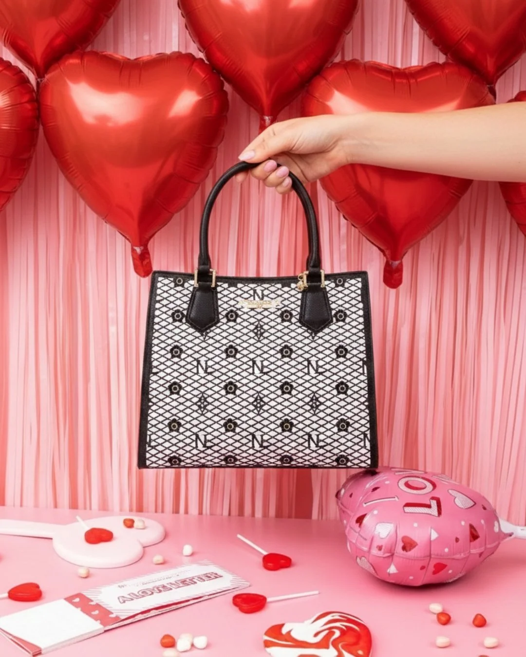 Carry the Love 💖 Our Valentine&rsquo;s Day Sale is here for one week only! Don&rsquo;t miss out.

🌹FREE Oversized Nicole Lee Reusable Shopping Bag on orders $125+ 👜

#nicoleleeusa #valentinesday #gift #handbag #love