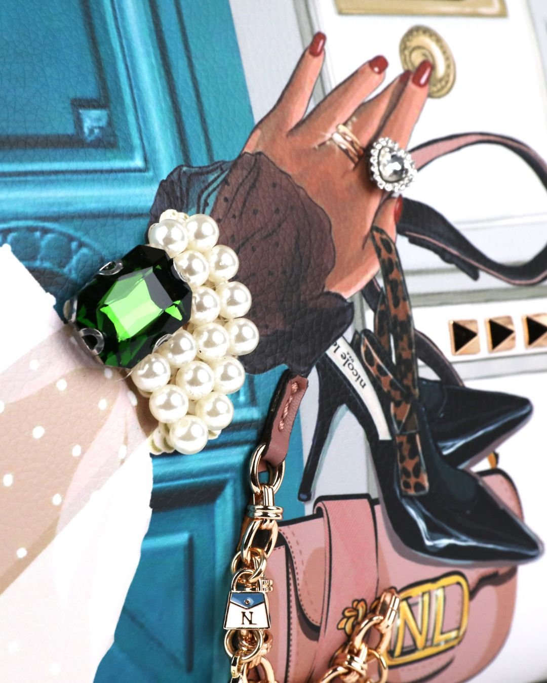 When the details tell the story... 💎✨

Find the NEW Emotion Collection 👜  link in bio

#nicoleleeusa #newarrivals #handbag #detail #SS26