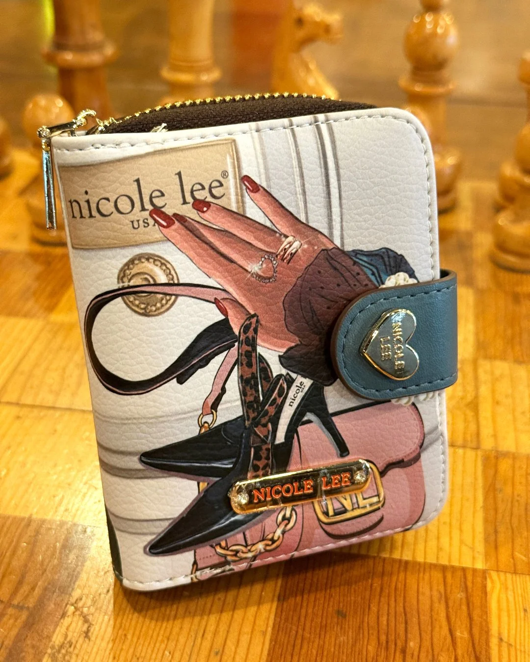 A fan-favorite for a reason 💕 This compact wallet pairs charm with smart design, featuring a sweet heart closure and built-in RFID protection.

Heart Bifold Wallet available now in link in bio or tap below!

#nicoleleeusa #handbag #accessories #NewA