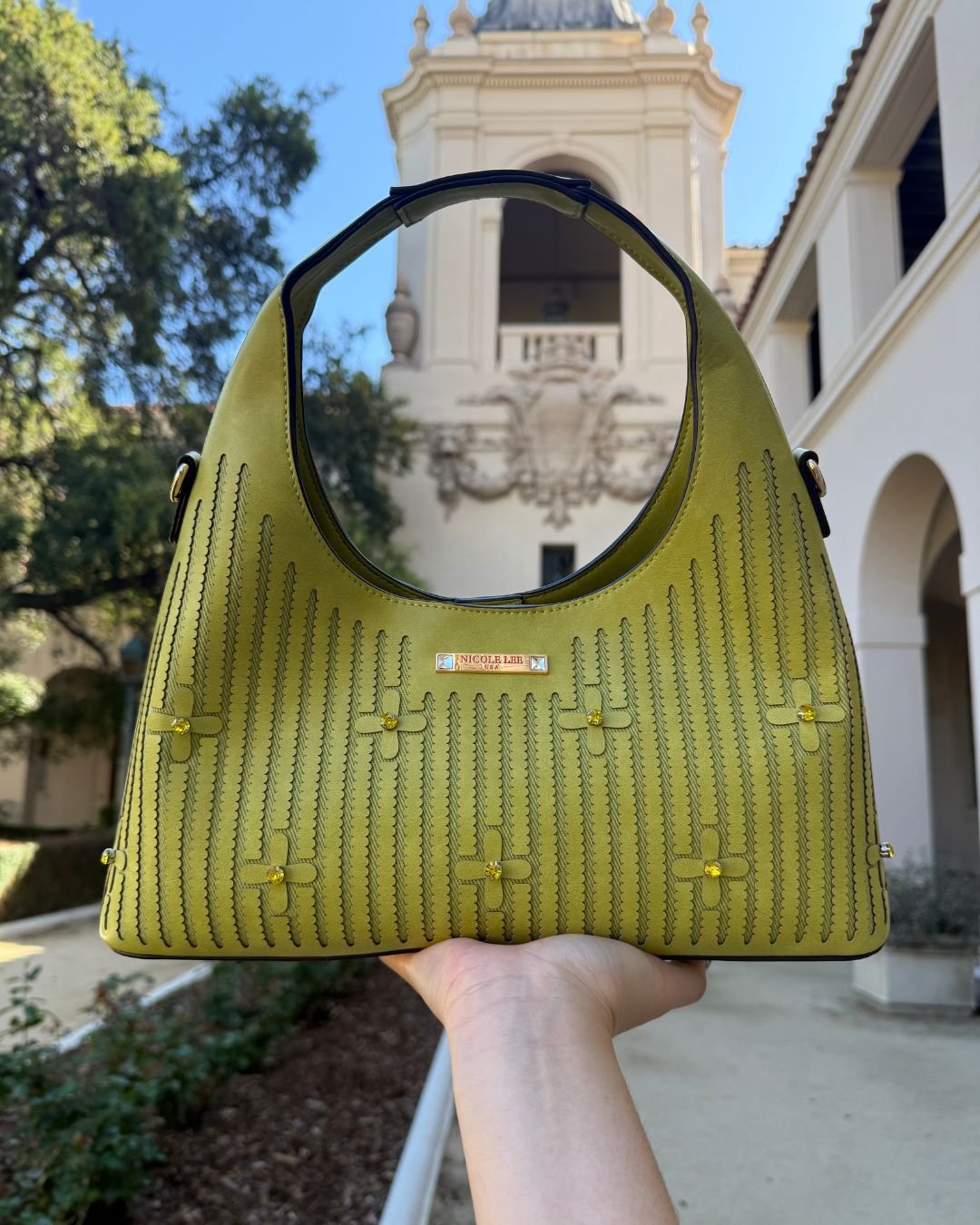 Our Modern Stitch Handbag brings together structured style and textured details, with front appliques, and a matching pouch. Polished, modern, and made for every day. 💚

Check out the rest of the Modern Stitch collection via the link in bio!

#nicol