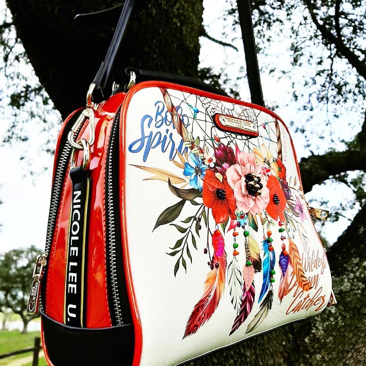 Make a statement with your look, and carry this fashionable Nicole Lee messenger bag!🪶💼💕

#nicoleleeusa #nicolelee #nicoleleeespana #NLLOOK #lovemehatemeNL #handbag #fashion #potd #ootd #instafashion #outfitoftheday #springsummer2021 #bag #newarri