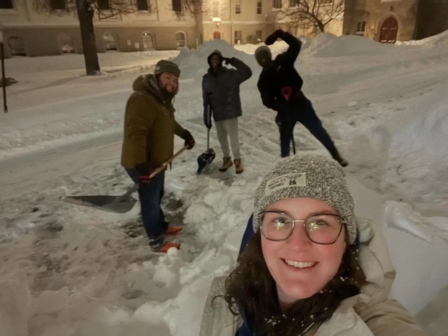Here are a few photos from the weekend&mdash; Jayden&rsquo;s basketball game, a great meal out with the RAC and Weekend Mentor, and snow shoveling after the big storm with the Resident Directors. This week is midyear exams so please wish the scholars