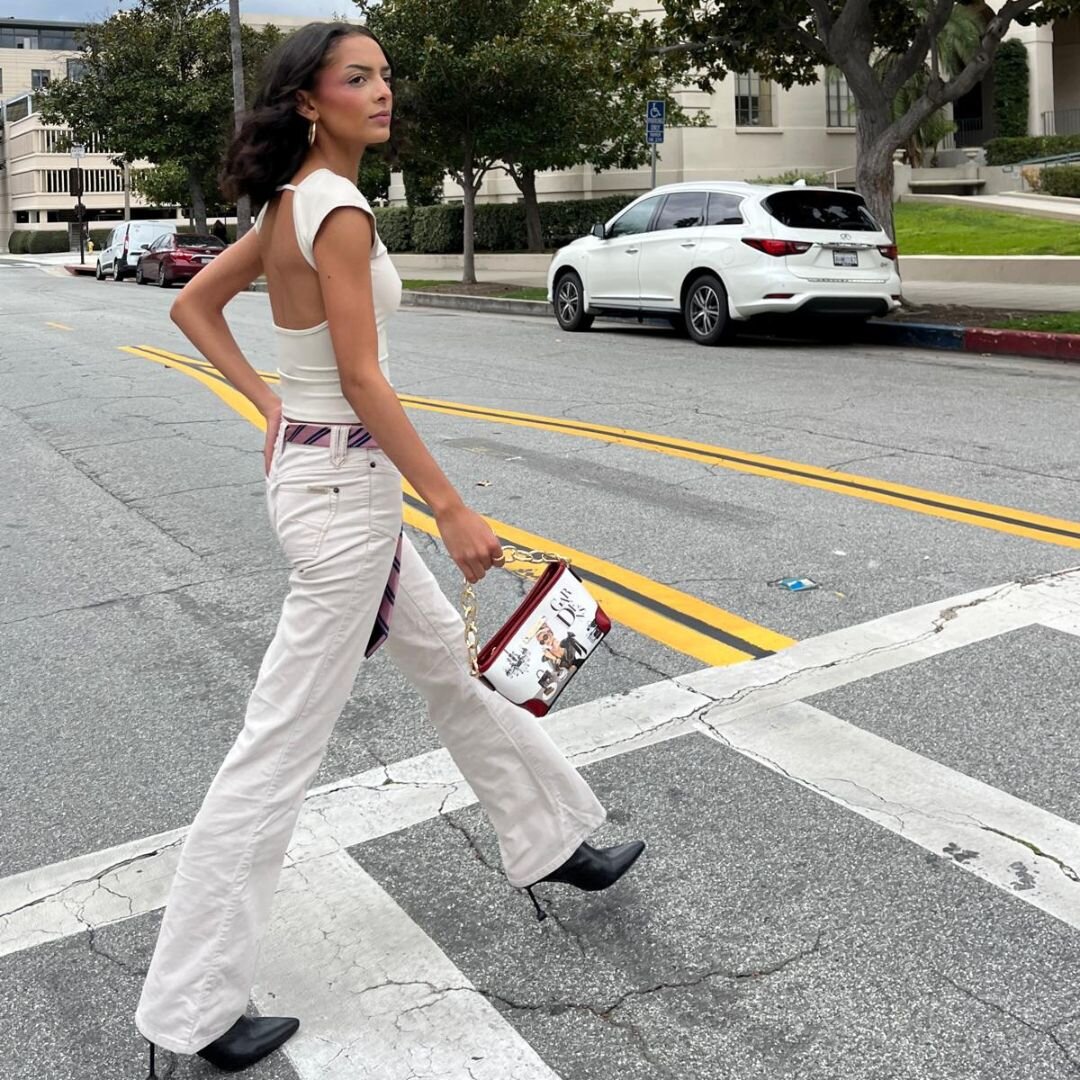 Walking the streets with more style than ever 🌟

Find the whole collection in link in bio or tap below 👇

#nicoleleeusa #newcollection #ladyinblack #handbags #accessories #fashiontrends #fashioninspo #design #ss24