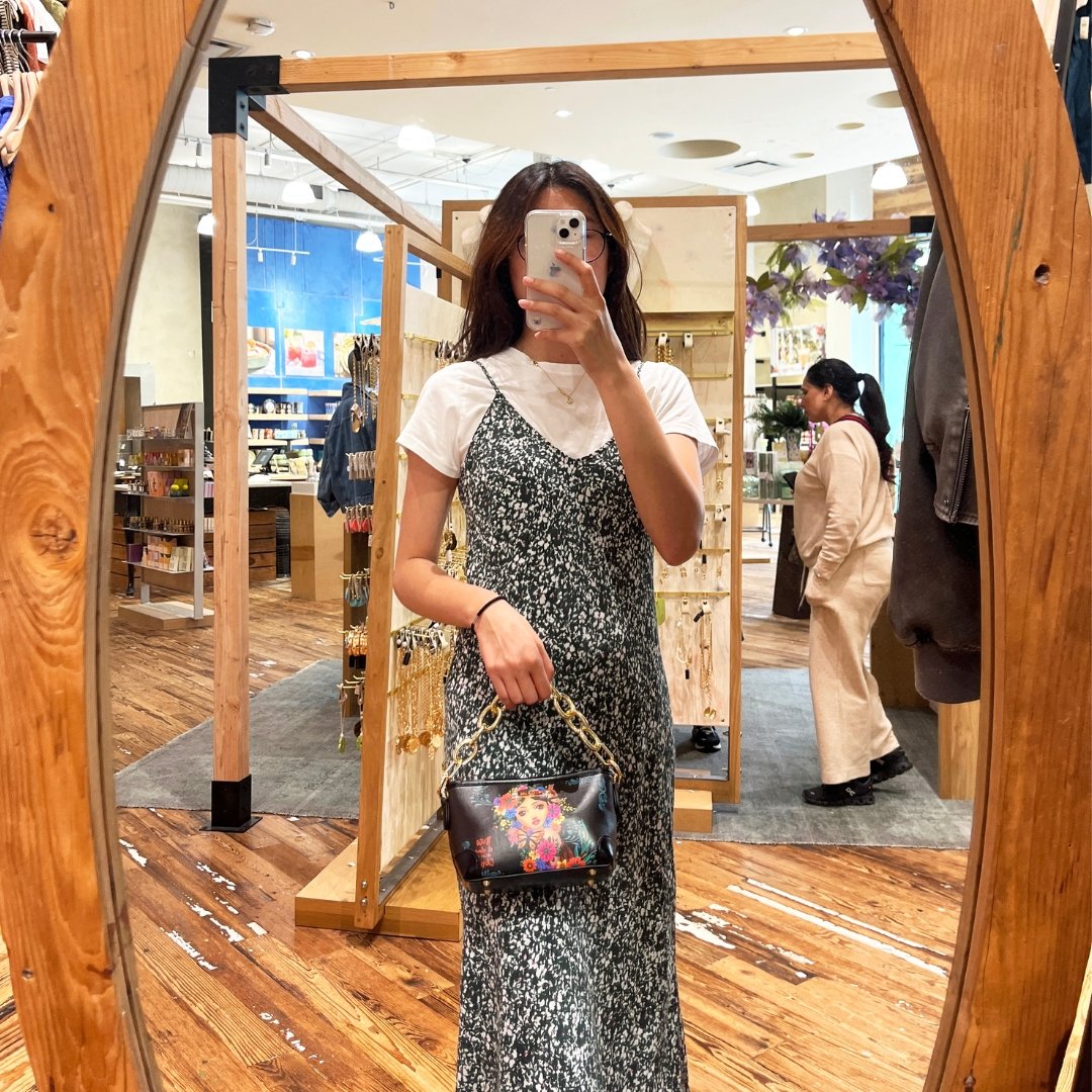 Always up for a mirror selfie 🤳

Find the new collection Alma de Colores in our link in bio!

#nicoleleeusa #handbag #accessories #newcollection #ss24 #selfie #mırrorselfie
