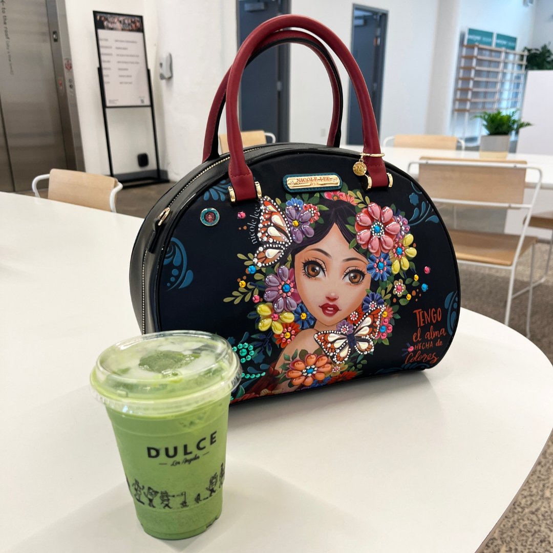 A daily dose of matcha 🍵

Find the collection Alma de Colores in link in bio!

#nicoleleeusa #matcha #newcollection