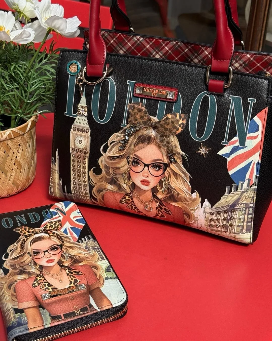 Your everyday bag, elevated.

Meet the London Eye Satchel Bag ✨

Chic, versatile, and designed to move with you, this statement women&rsquo;s handbag features structured top handles and an optional shoulder strap for effortless styling from day to ni
