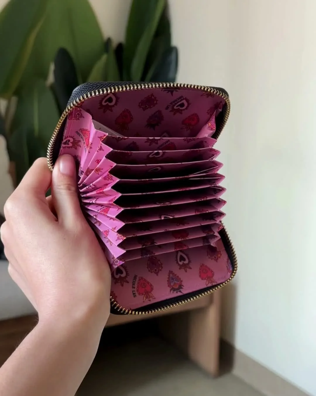 Keeping it simple. 🤎 The Accordion Card Wallet keeps your cards organized in a compact, everyday design.

Find our wallet line in link in bio.

#nicoleleeusa #wallet #accessories #fw26 #newarrivals