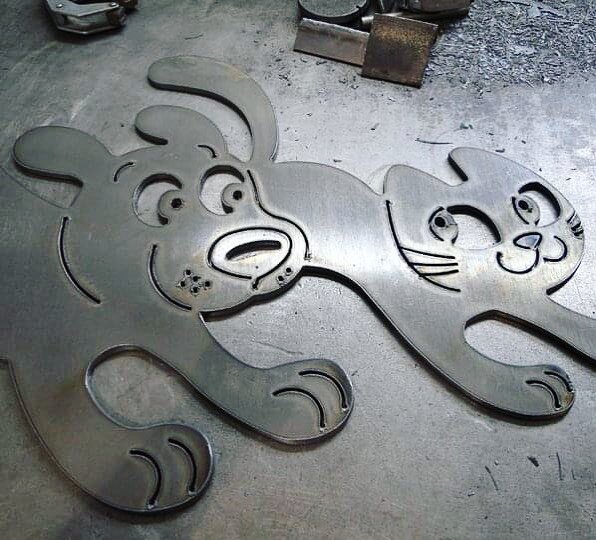 Steel yard art (based on event branding we designed), created to benefit our local humane society. Gotta support the pets! 🥰🐕🐈🐈&zwj;⬛🐩 And learning to weld is fun, too! Seeing your work come to life in different forms is a great adventure.