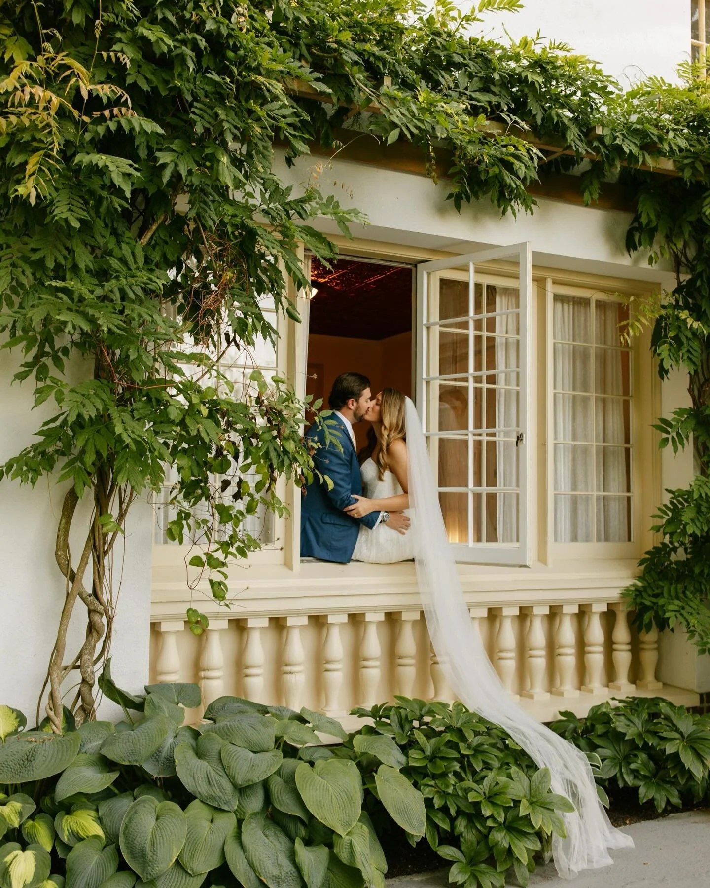 Wanting to be more intentional with my posts, and show more of a wedding day. The portraits are important but a lot of my favorite photos are of other moments throughout the day. When booking a photographer make sure you ask for full galleries, so yo