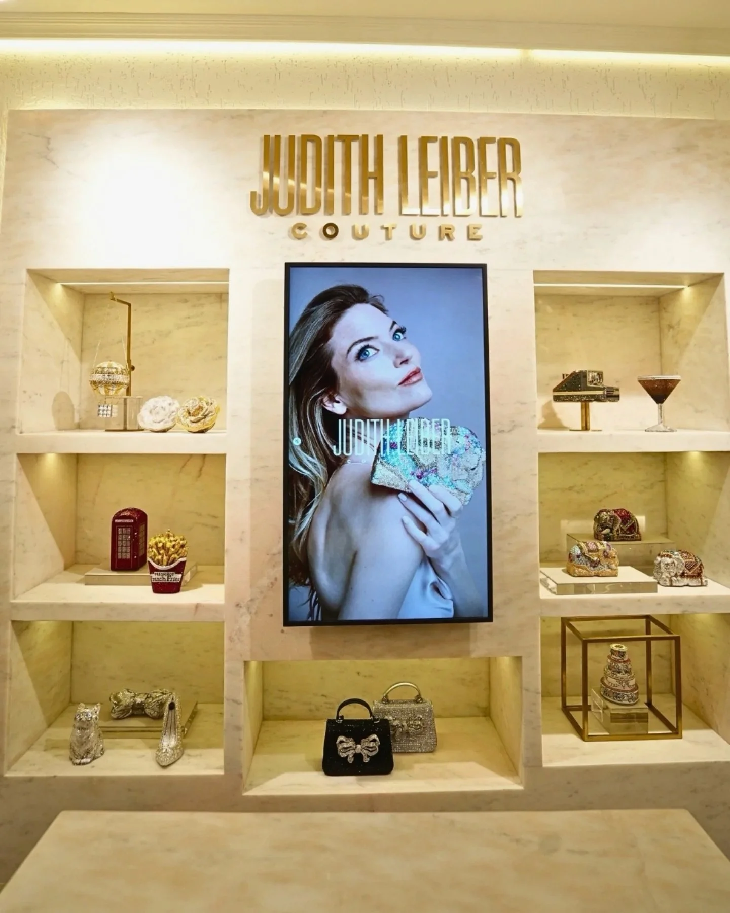 Judith Leiber Couture made a bold entrance into the Indian market with a landmark debut at The Chanakya in New Delhi, India&rsquo;s premier luxury destination 💎🛍️

The launch was celebrated with an immersive atrium takeover, transforming the space 