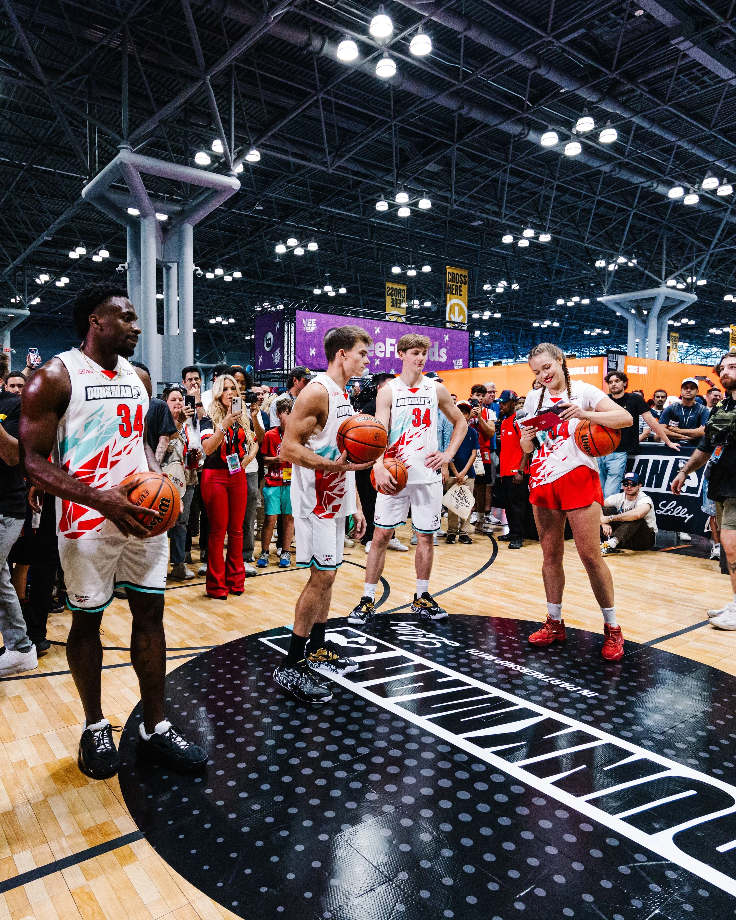 Shaquille O'Neal DUNKMAN Fanatics Fest Dunk Exhibition