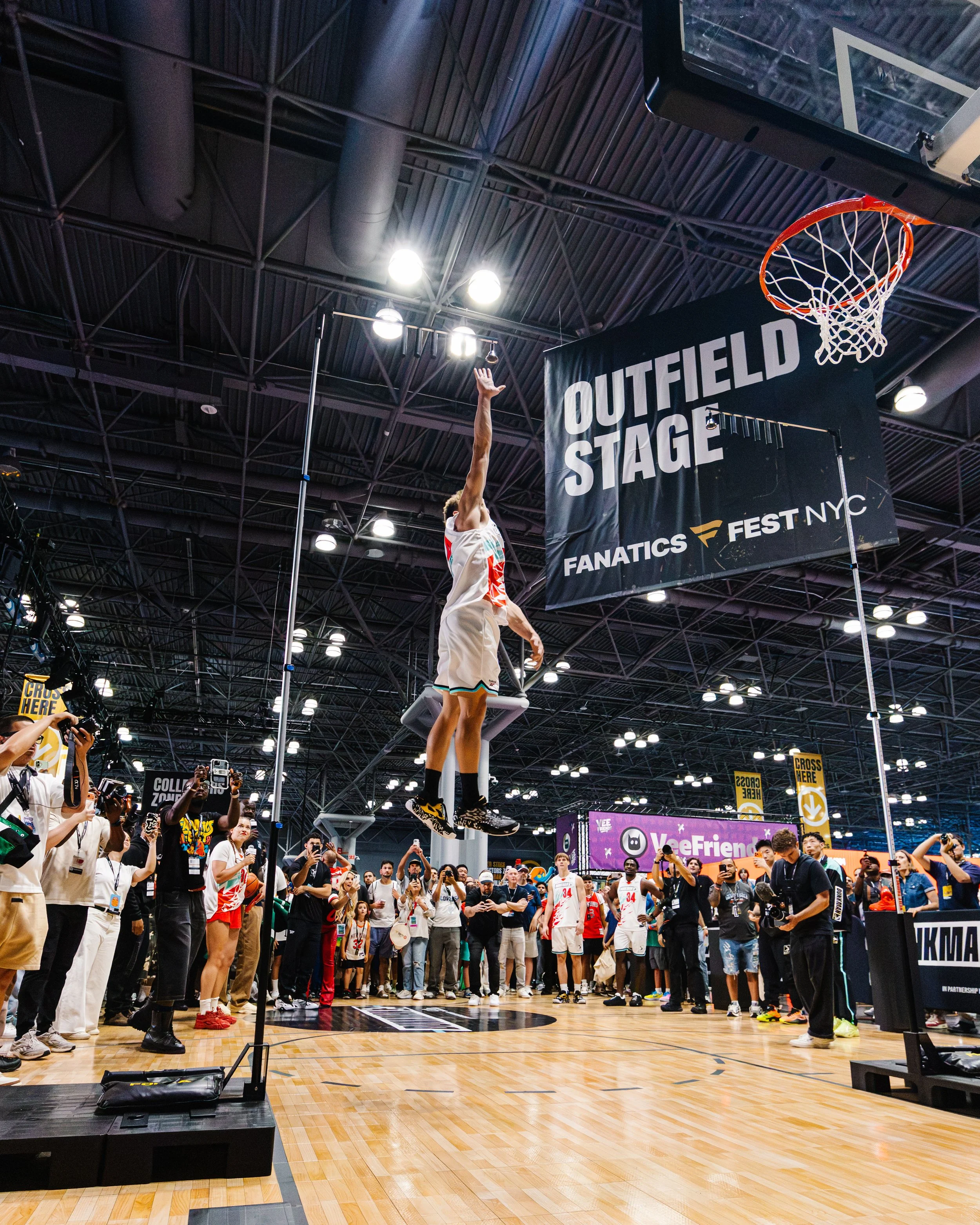 Shaquille O'Neal DUNKMAN Fanatics Fest Dunk Exhibition