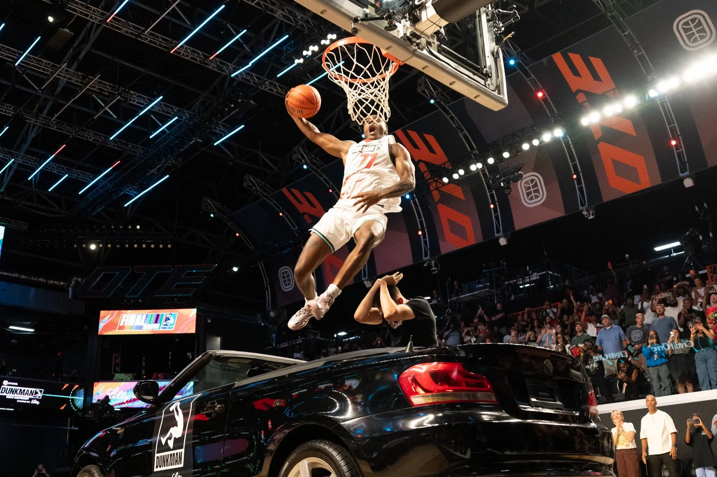 Shaquille O'Neal DUNKMAN Fanatics Fest Dunk Exhibition