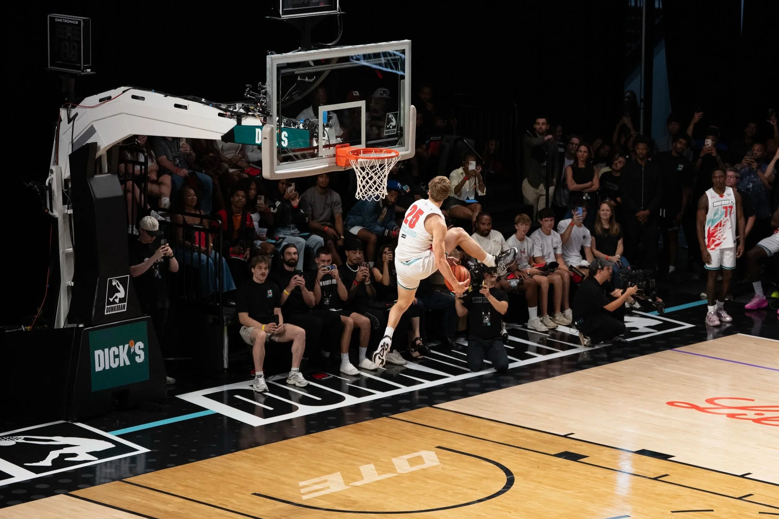 Shaquille O'Neal DUNKMAN Fanatics Fest Dunk Exhibition