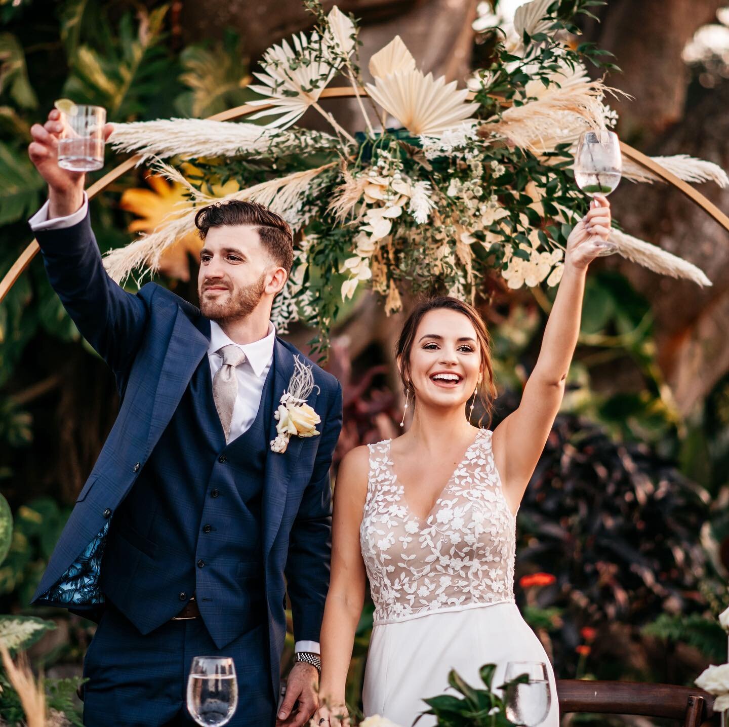 Cheers to a new week! 🥂 @felishpapi wedding day was absolutely stunning! It was my first time getting to see the venue @shangrilasprings and it is breathtakingly beautiful 🌿🌳🌾