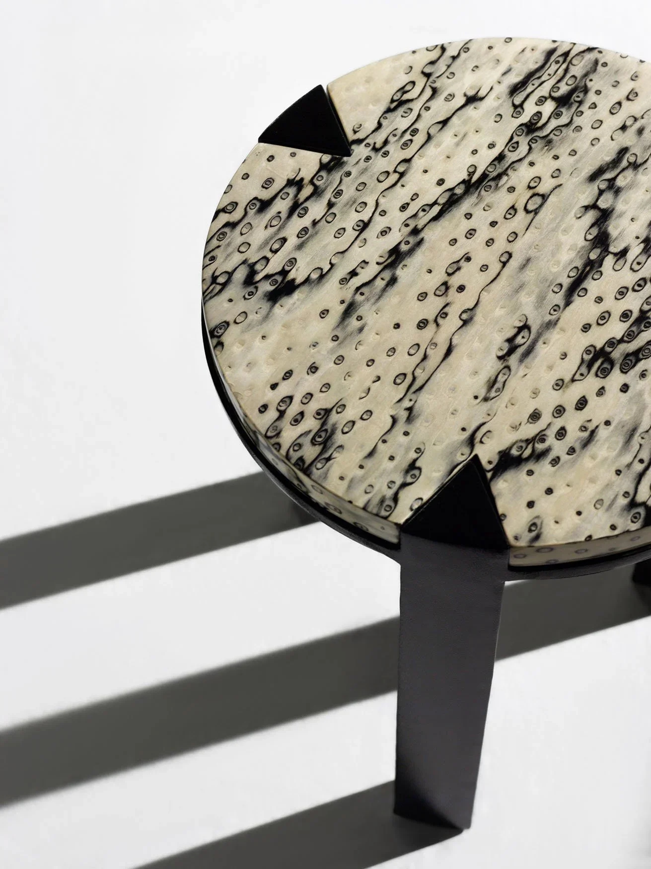 Andrea Vargas Dieppa - Ojo de Pajaro Side Table