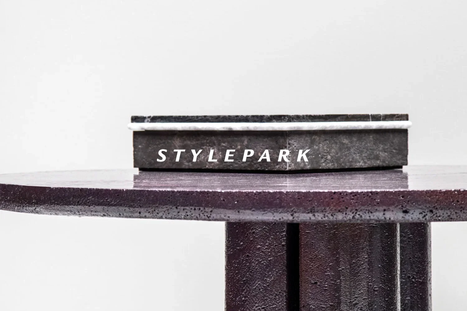  Stylepark 
 New alliances. UNNO – “One” is the name of the first digital gallery for contemporary Latin-American design. 
  > Read the article  