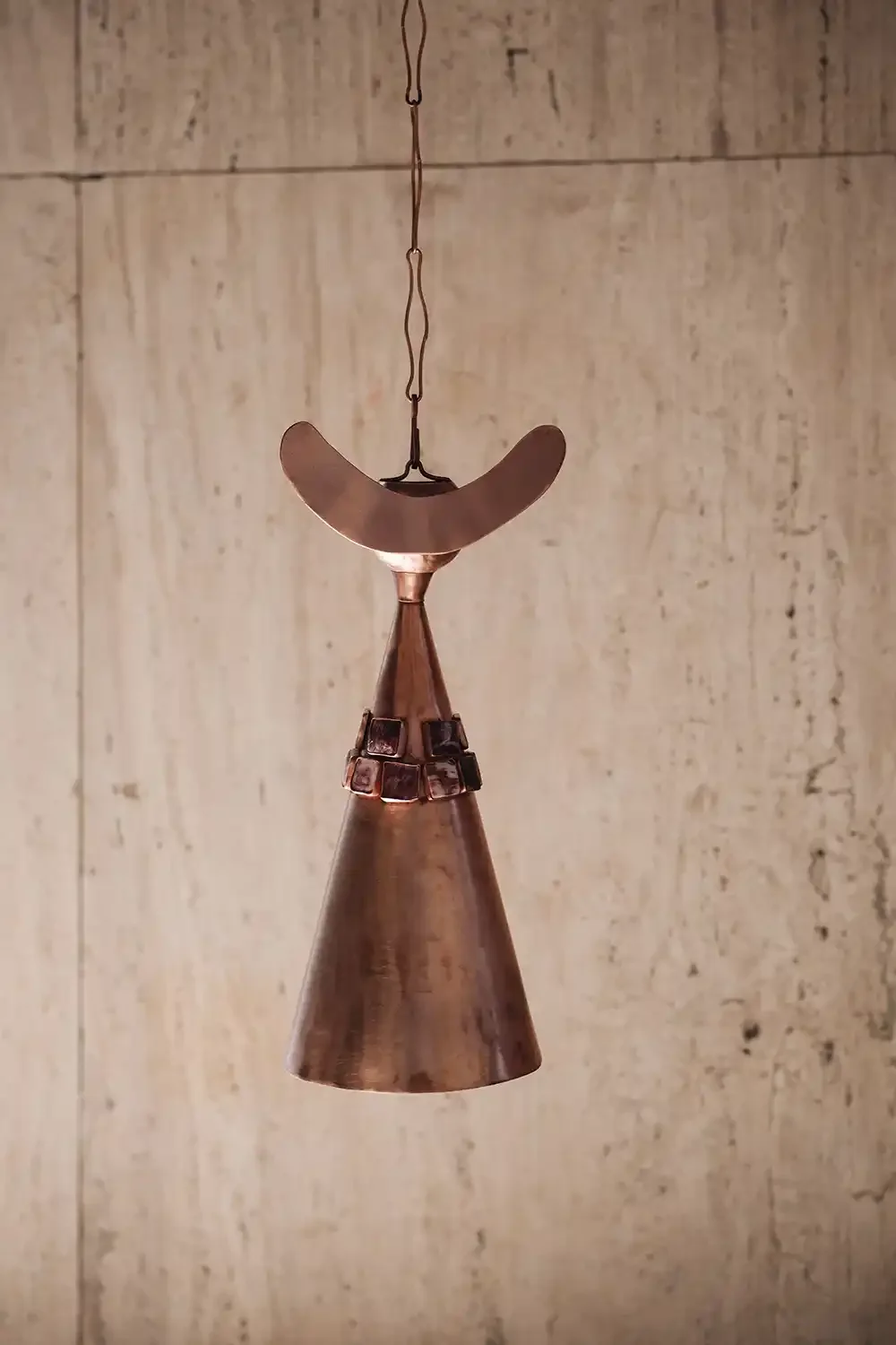 La luna sonríe en rojo