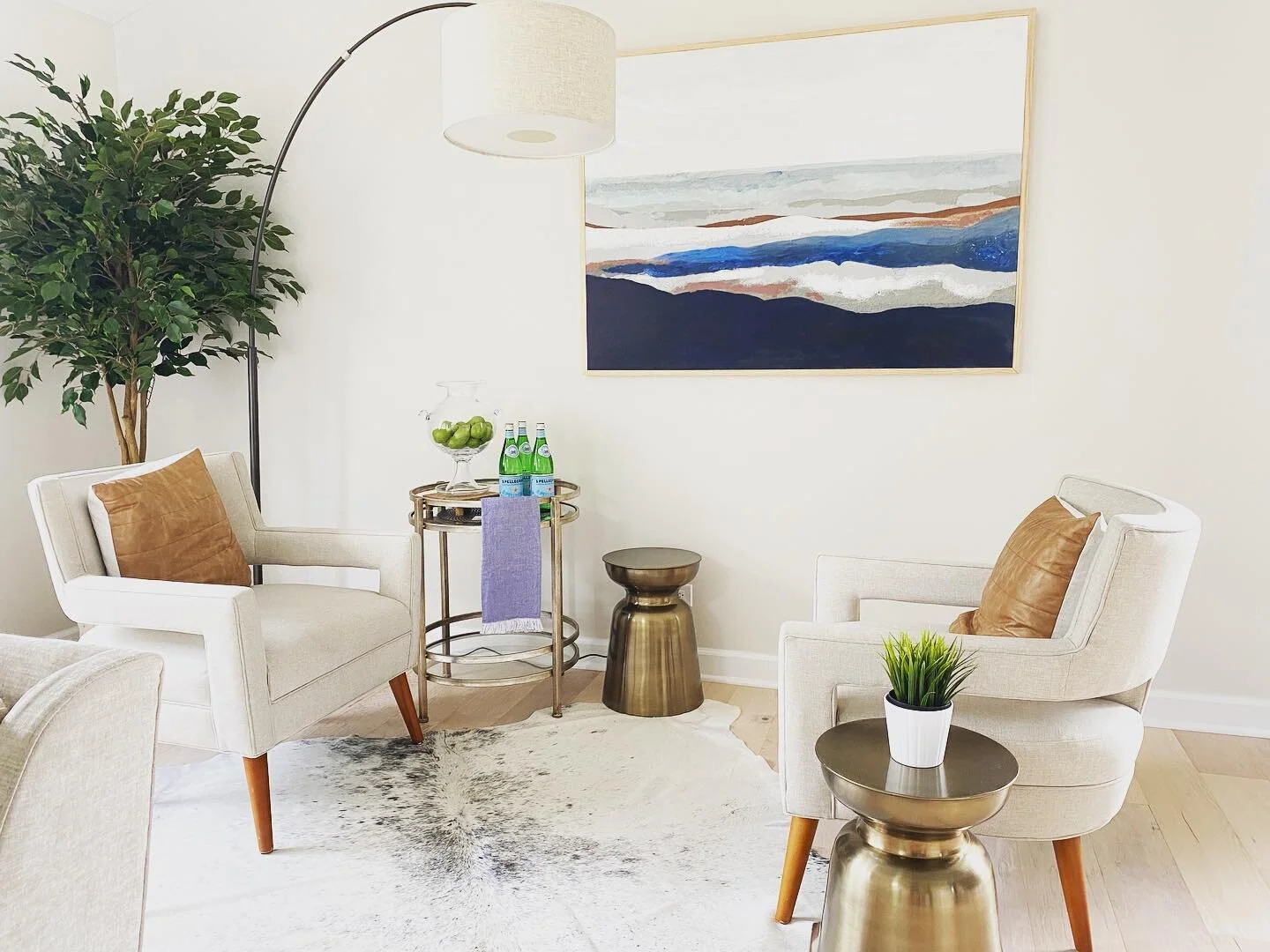 This living room was just big enough to add this cozy cocktail area to the room!  How fun would it be to end the day here?.
.
#staging #homeinteriors #interior #staging #downersgroverealestate