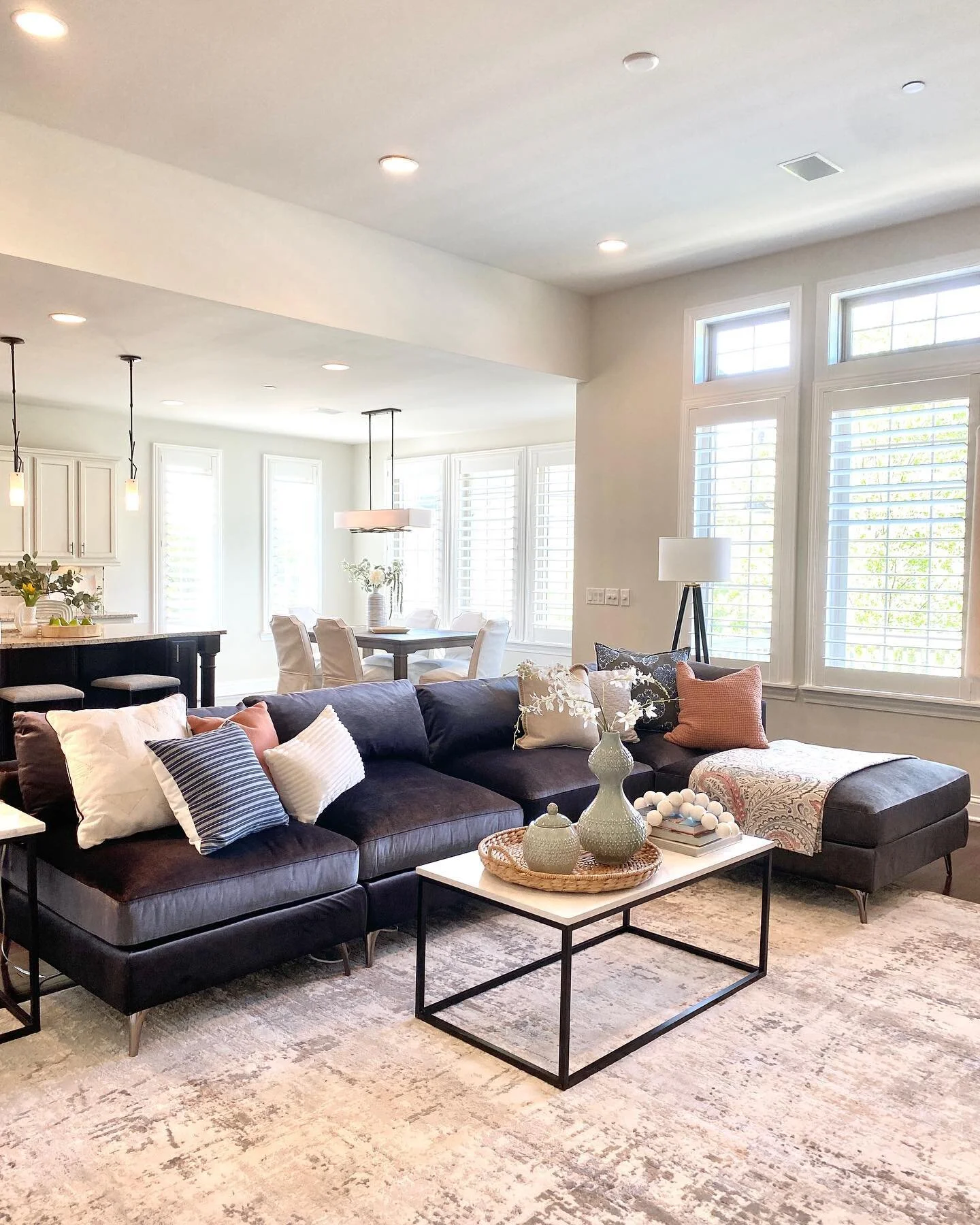 All the space, none of the maintenance in this Burr Ridge Savoy Club Townhouse!.
.

#staging #interiordesign #makeitbeautiful #propertystaging #burrridgeillinois #burrridgerealestate #burrridgerealtor