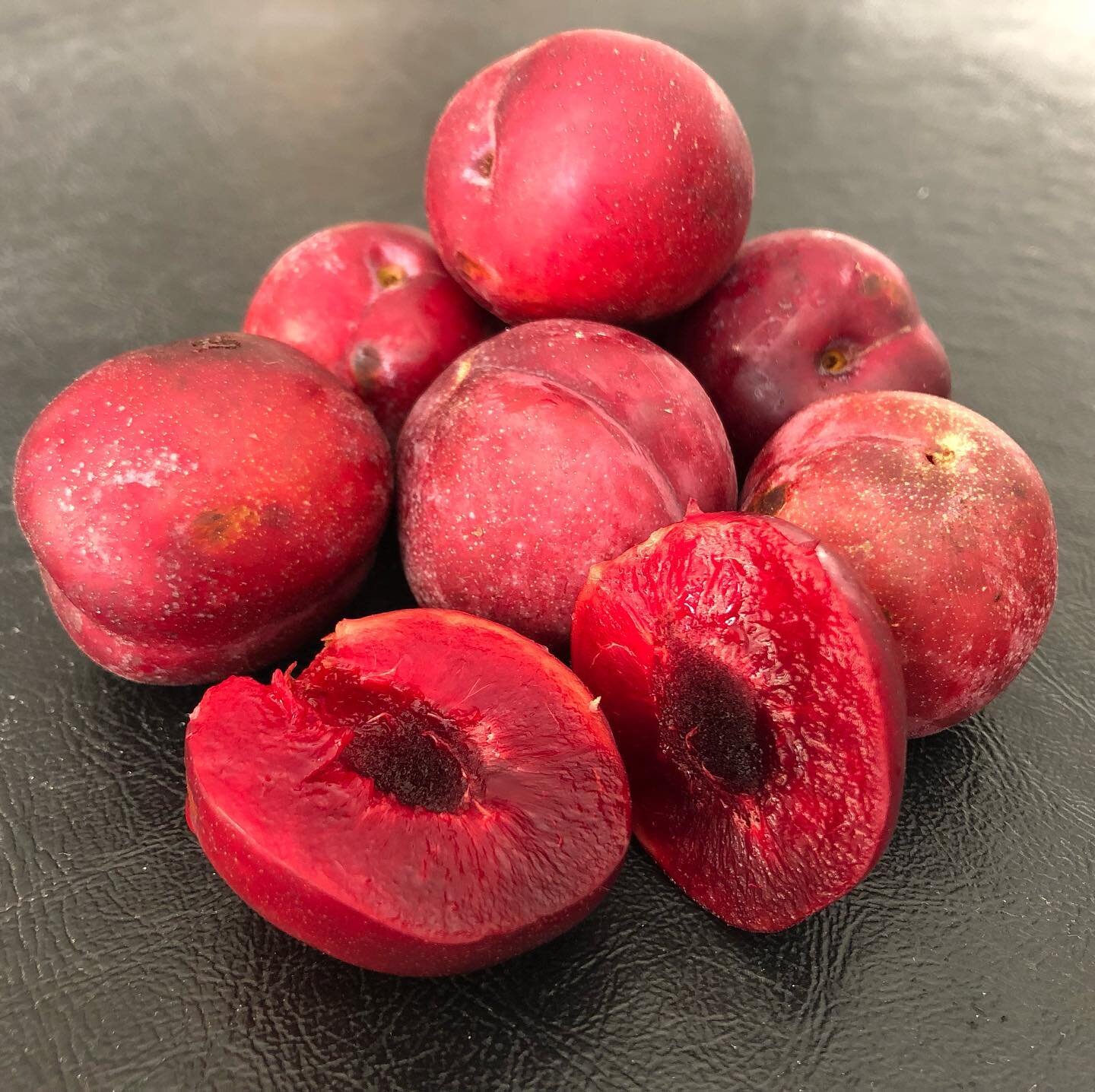 Plums are in season &amp; @therealjonrey gifted some from his backyard (thank you!) In addition to being super plump &amp; tasty, it&rsquo;s best known for being an excellent source of insoluble fiber &amp; have a natural laxative (sorbitol), hence w