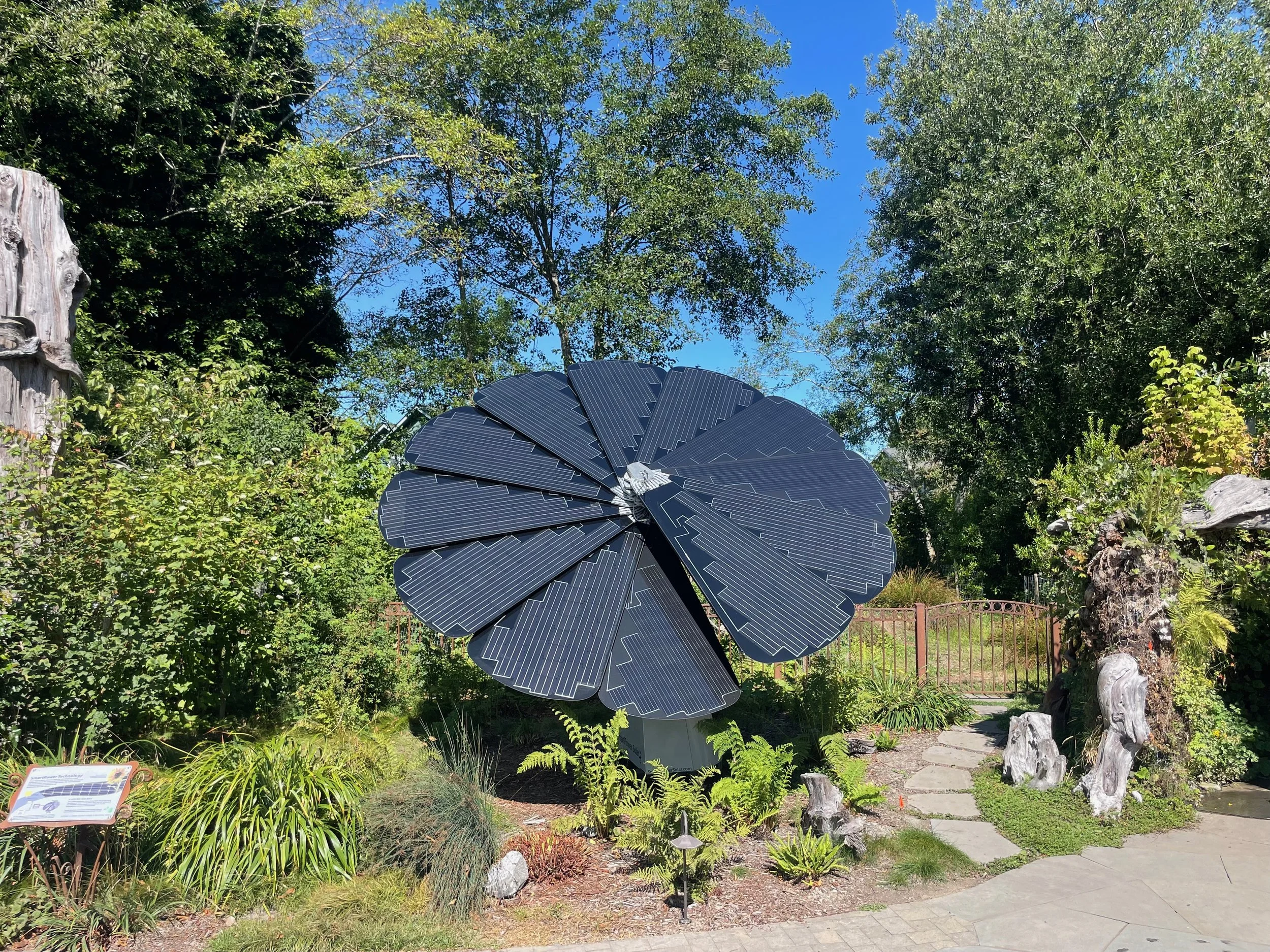 smartflower-solar-ferndale-hadley-gardens.jpeg