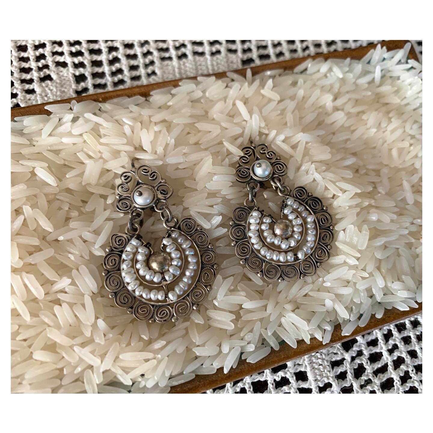 Every detail matters ... handmade con amor.⁣
⁣⁣⁣⁣⁣⁣⁣⁣⁣⁣⁣⁣
#filigree #handmade #jewels #ilovemexico #mexicanearrings #madeinmexico  #curatedwithlove