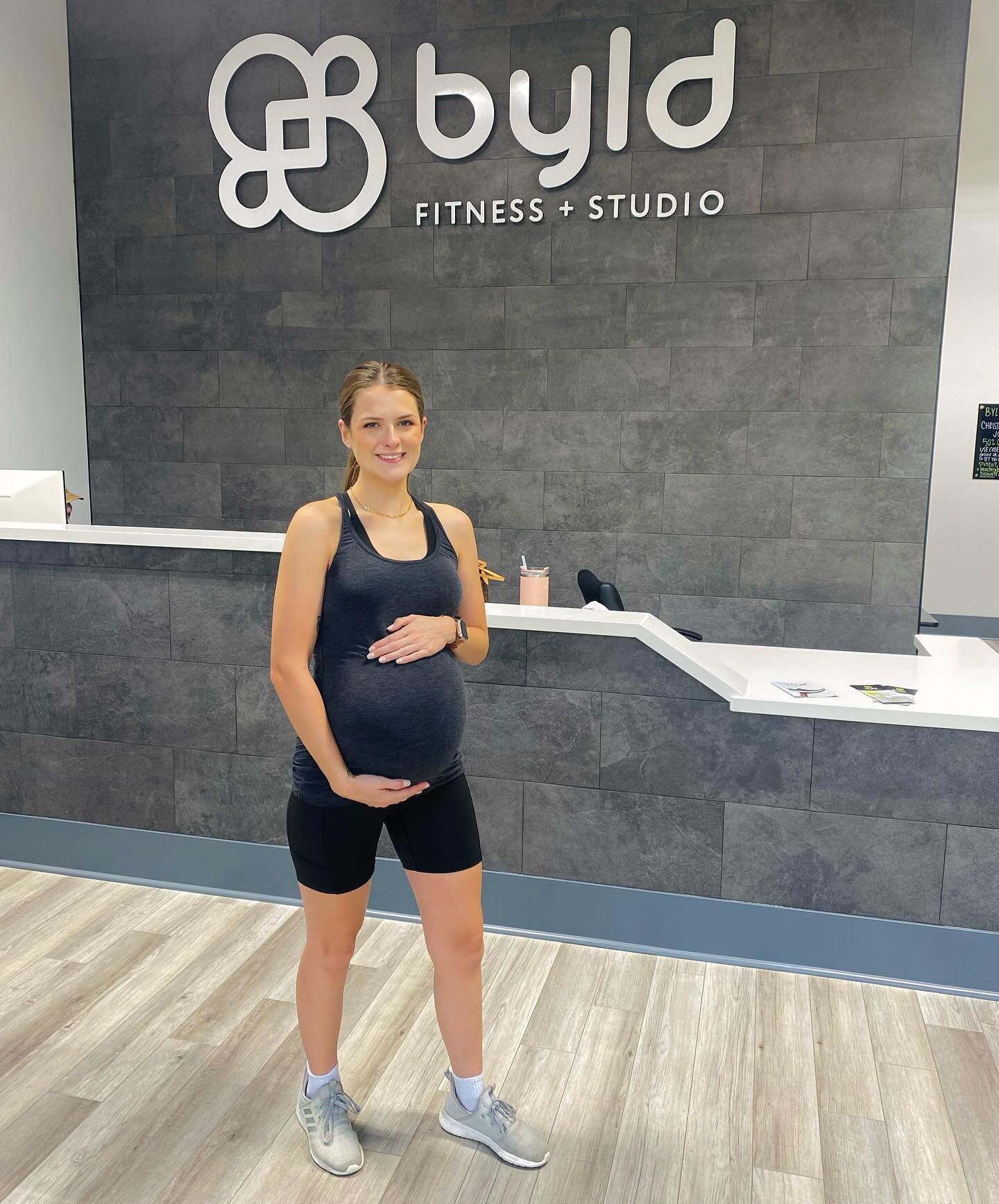 Special shout out to our girl Laura Ware! Literally can give birth to her little girl any day now.. and she is still at the studio absolutely killing it 💪 We are so proud of you, (@whatlaurawares ) and all the pregos at BYLD⚡️