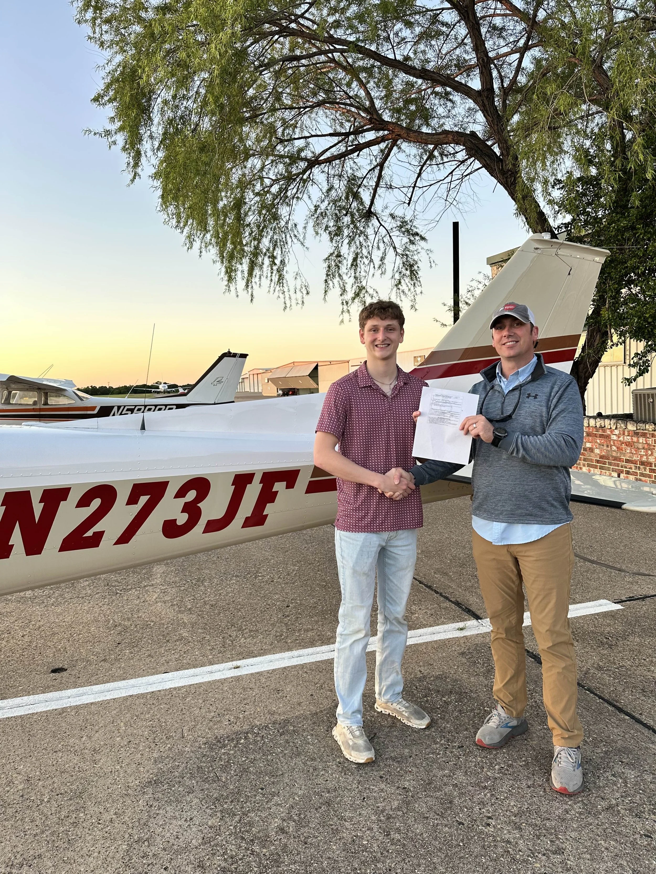 Best Flight School to Become a Commercial Pilot