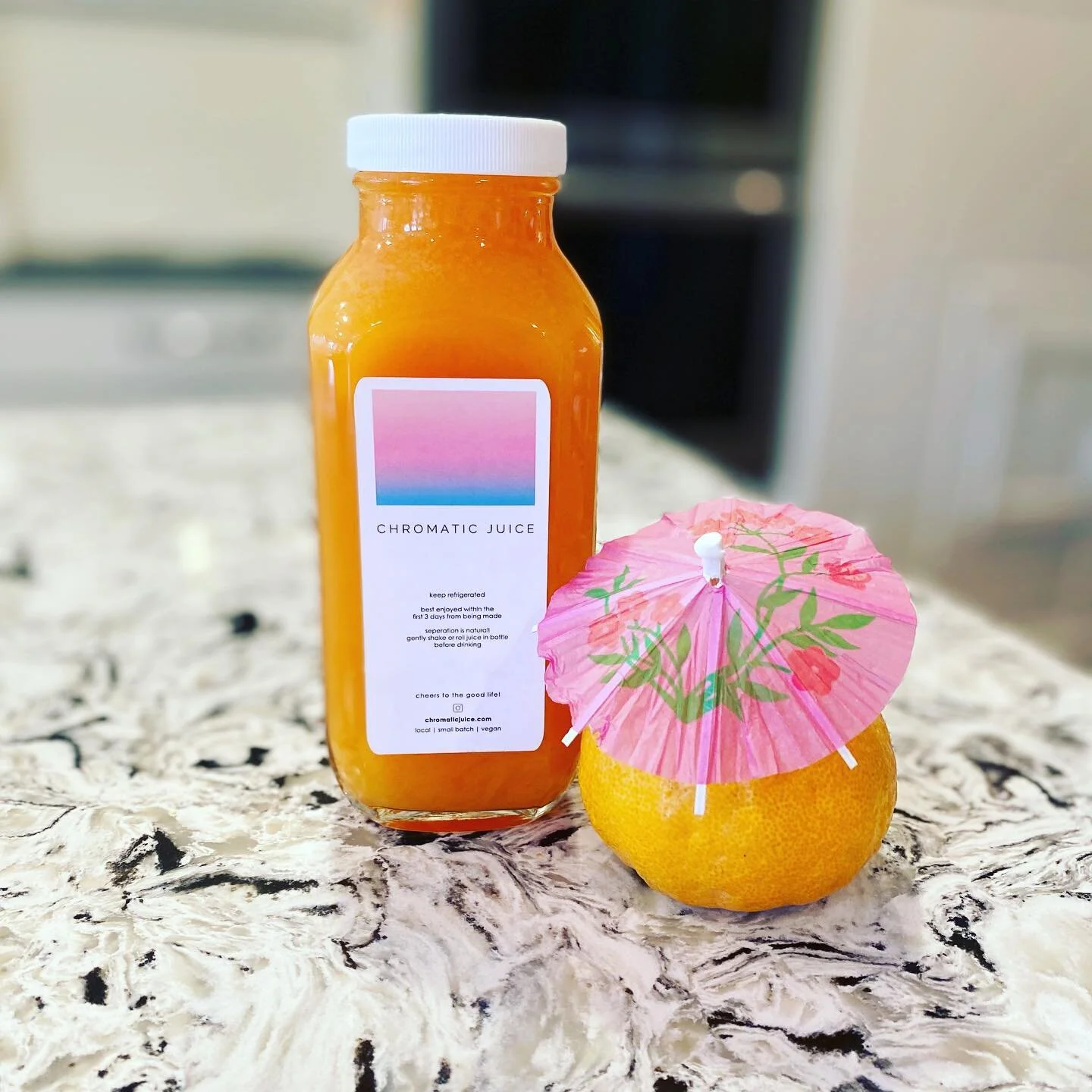 🌅 Summer Sunrise 🌅  An easy breezy juice perfect for a little pick me up during the warm summer days! ☀️🍹🌈

SUMMER SUNRISE 
yields 16oz

1 orange 
1 grapefruit
2&rdquo; ginger (or more if you like spicy)
1/2 apple

Garnish with drink umbrella - o