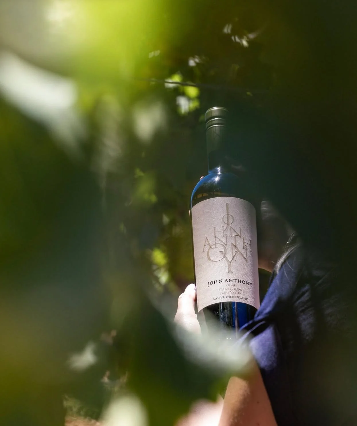 Elegant, precise, mouthwatering. The 2024 @johnanthonyvineyards Napa Valley Sauvignon Blanc is aromatic and bright. Aromas of baked lemon tart and tropical fruits create vibrant texture and refreshing acidity. Crafted from estate vineyards in the Los