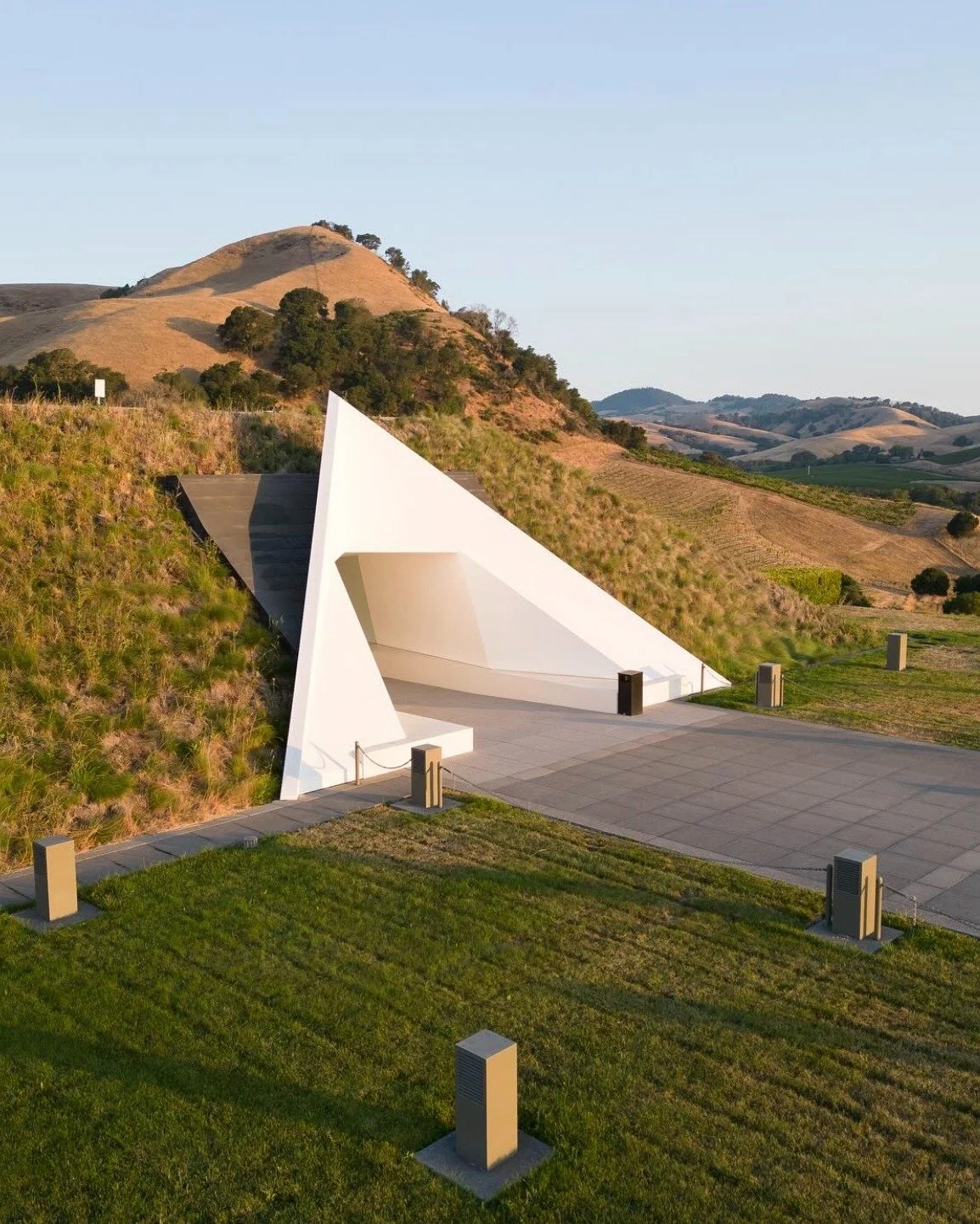 The Ravent&oacute;s Codorn&iacute;u family, parent company of @artesawinery, has always been passionate about art, craftsmanship, and conservation 🎨 So when they set out to create their first winery outside of Spain, they wanted to preserve the magi