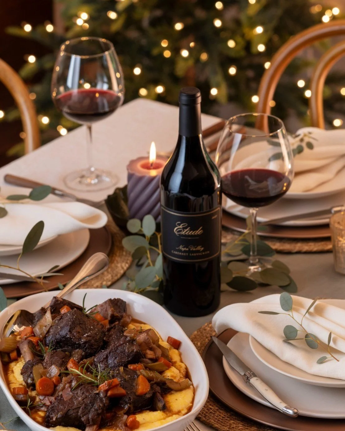 This delicious Cabernet Sauvignon is full of perfumed, ripe, dark berry fruit with layers of macerated blackberry, black cherry, dark plum, and black currant. Notes of Madagascar vanilla, cardamom, and allspice pay tribute to the well-integrated, sub