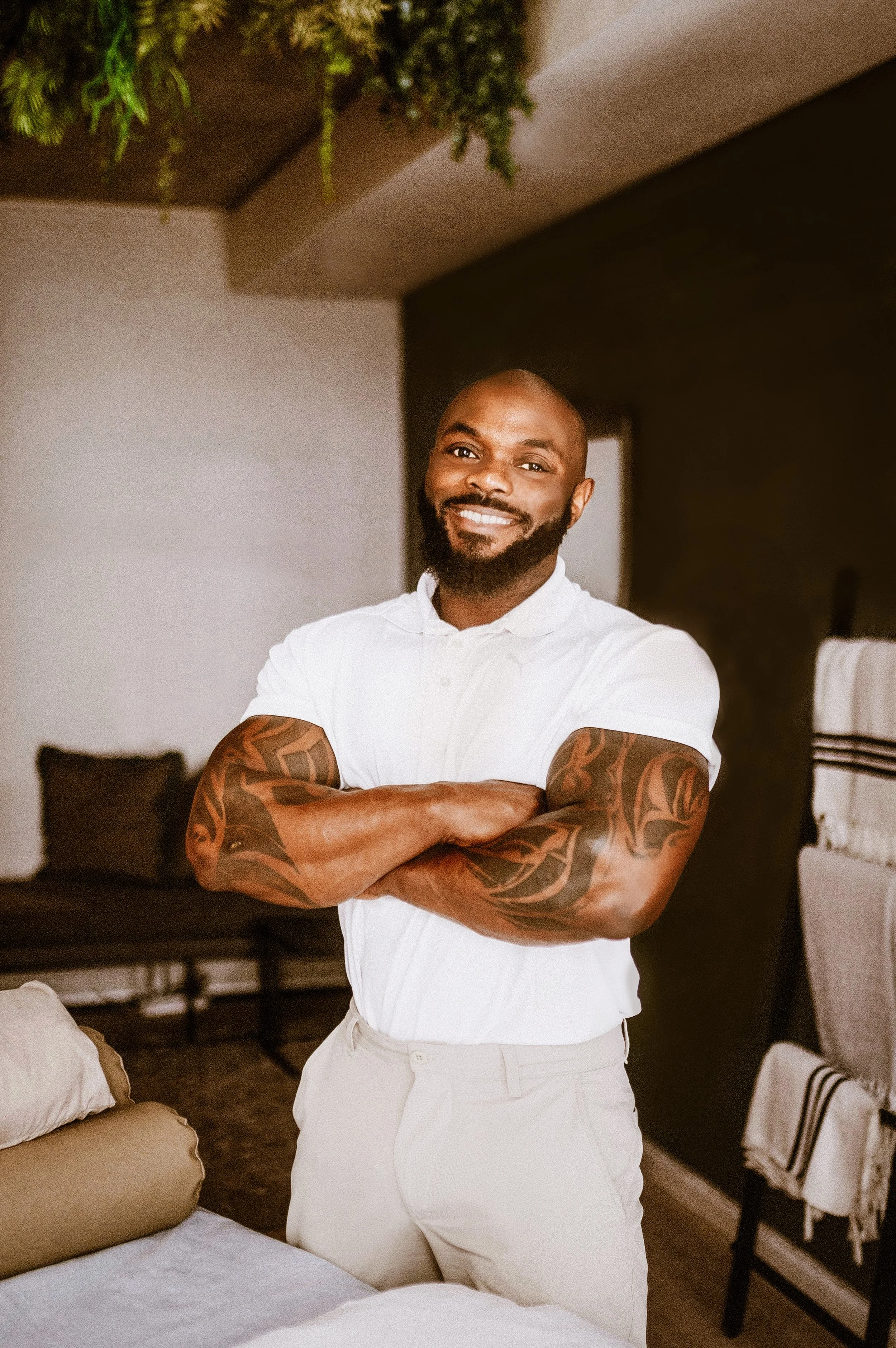 Body Builder nude massage for naked men’s massage by hot gym masseur