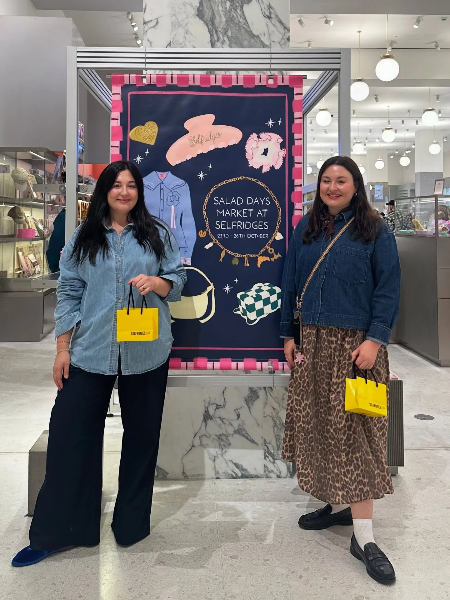 We did it ✨🥹💕

Salad Days x Selfridges is now OPEN!

💛 Salad Days Market at Selfridges
📍 Ground Floor in the Accessories Hall
📅 Thursday 23rd-Sunday 26th October
⏰ Normal store opening hours
🌀 15 small brands
🎀 Handmade and vintage products
🔤