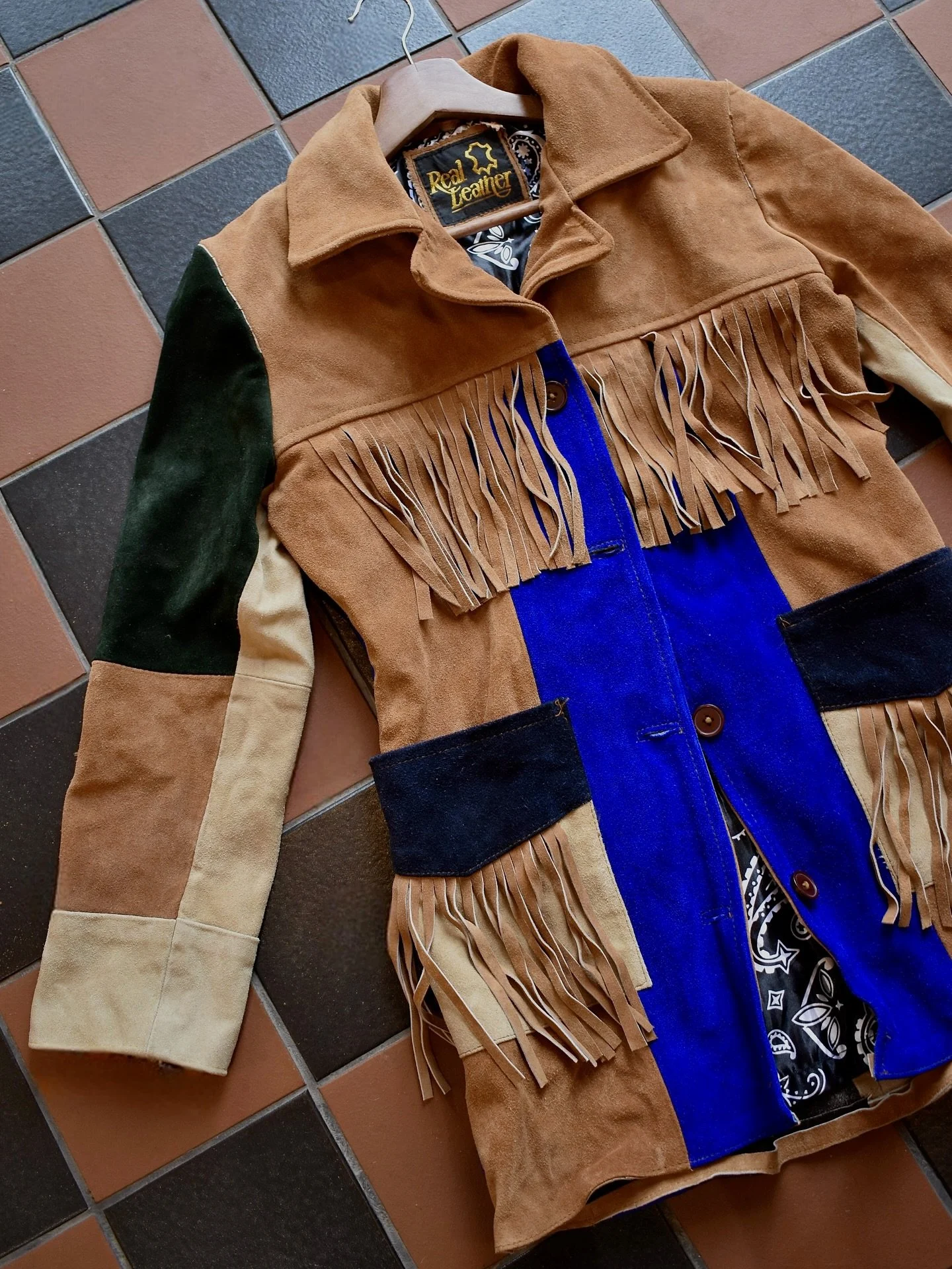 We&rsquo;re so happy to have vintage and preloved fashion at our market this Sunday, inside Battersea Power Station! Discover and shop with these 2 amazing brands!

❤️ @housedeville ❤️ Founder Jemelia has such a good eye when it comes to sourcing bea