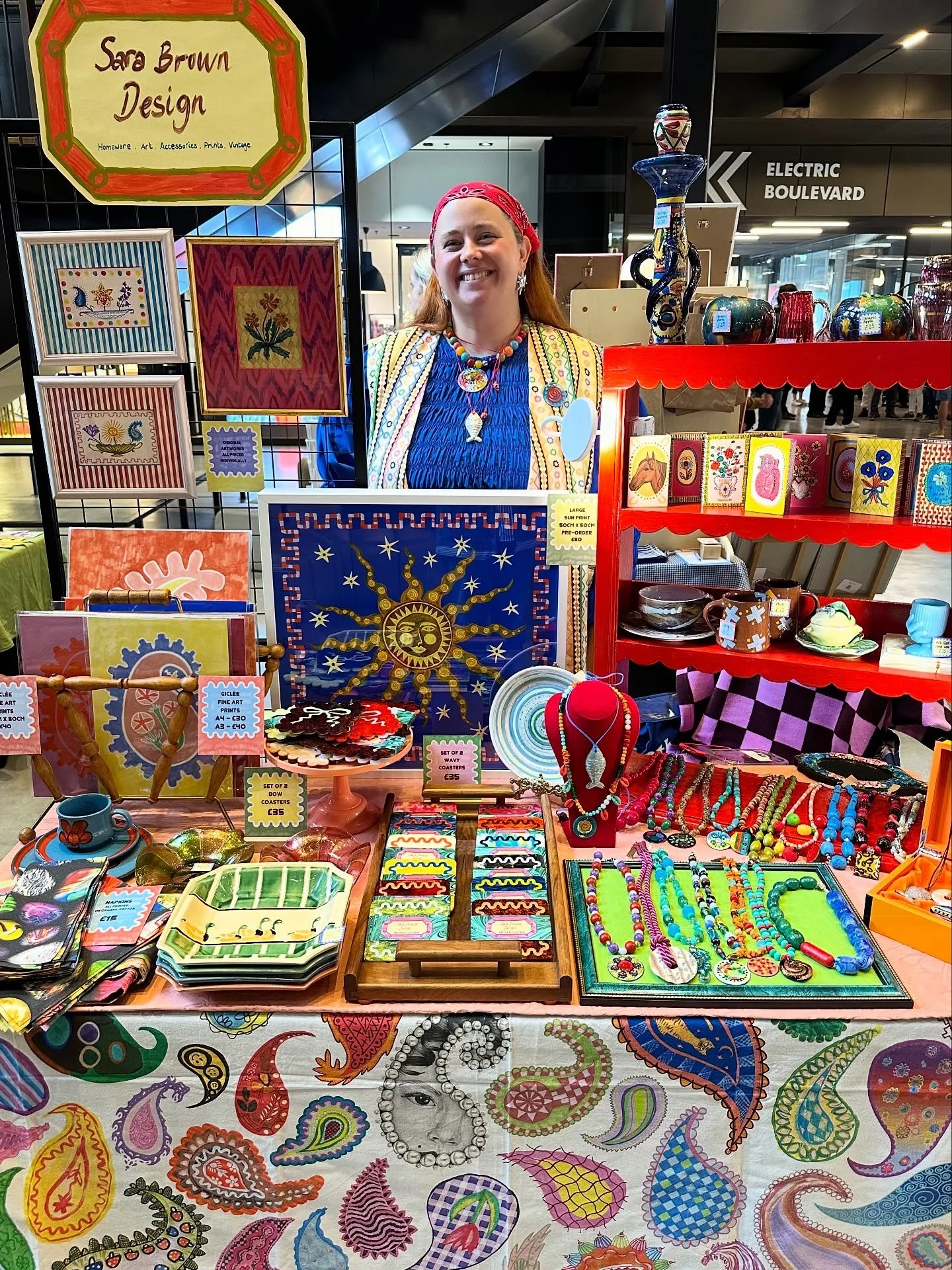 A Small Business Christmas Market opens at Battersea Power Station this weekend! 🎄💖💫

Your favourite London makers market @saladdaysmarketlondon returns to @batterseapwrstn this weekend. The perfect place for a cute mooch to discover incredible ha