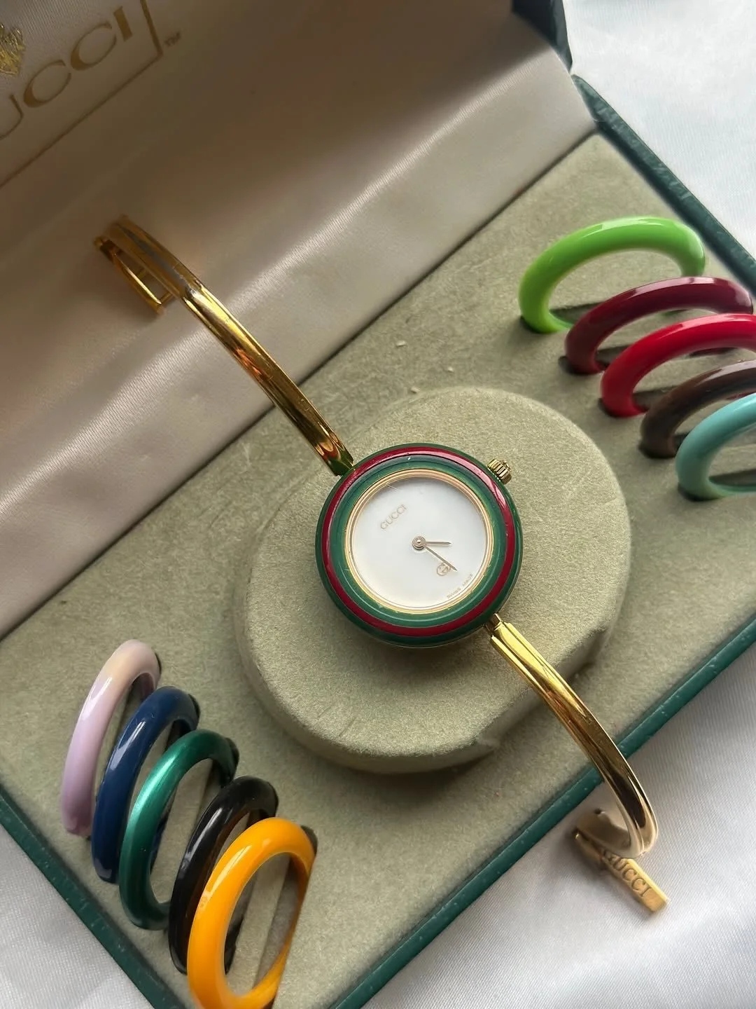 Discover more of the amazing small businesses trading at our Christmas Market inside The Hoxton Hotel Southwark on Saturday 29th November!

NEW! ✨ @etherealtreasuresss ✨ Naysa sources unique vintage watches and jewellery from around the world, revivi