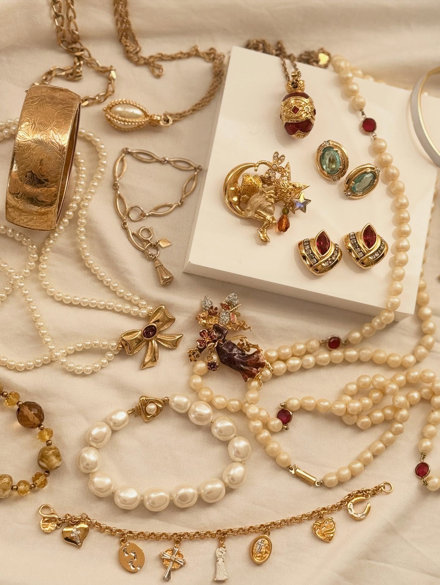 Here&rsquo;s 10 of the amazing small businesses and makers you can shop with at our Christmas Market this Saturday, 6th December! Find them inside Battersea Power Station from 11-8pm. Swipe ➡️ to see them all!

✨ @frea.vintage 
✨ @whimsybrews 
✨ @pom