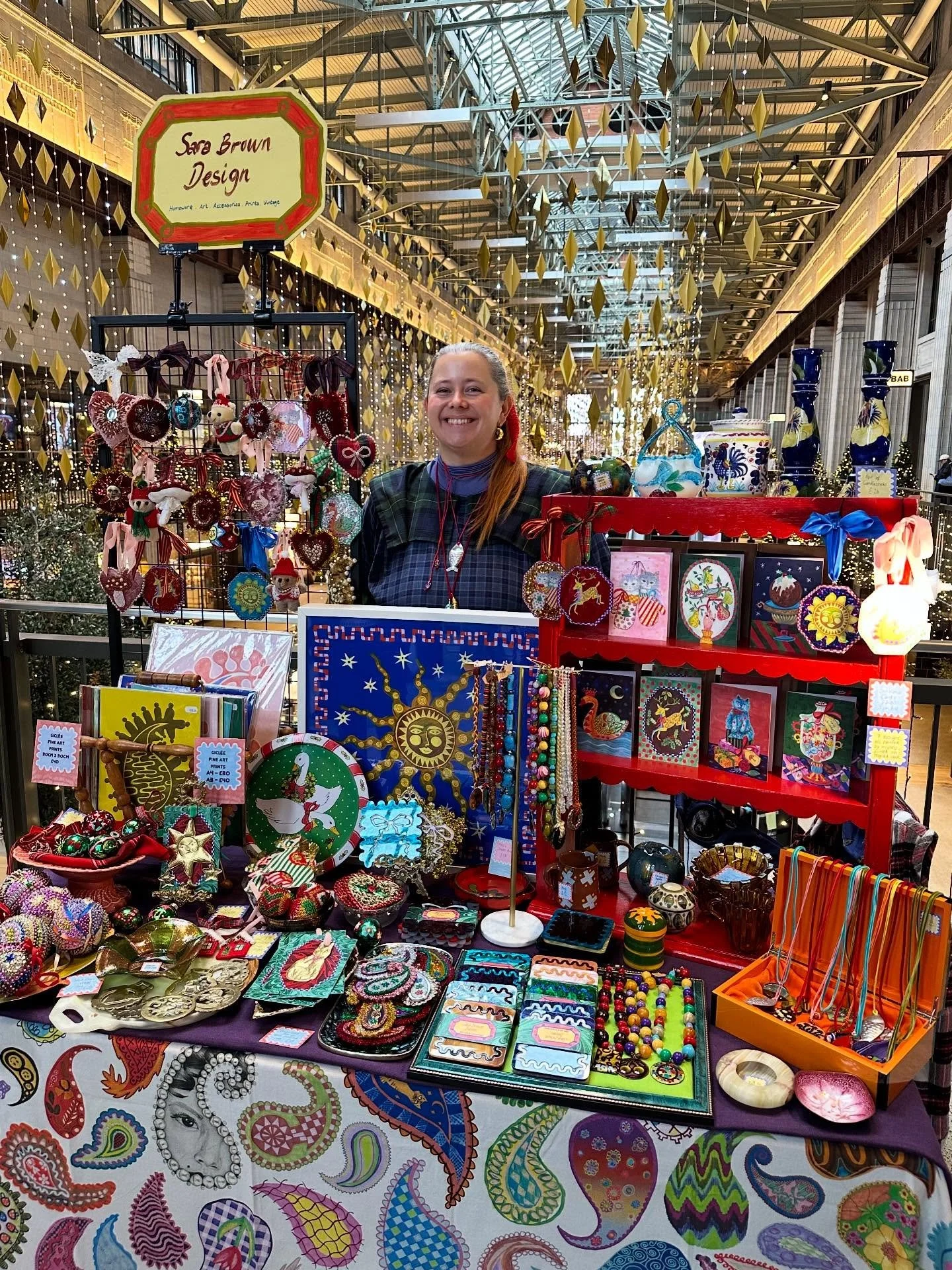 Come visit our Christmas Market inside @batterseapwrstn today!

We have 35+ stallholders here today with the most beautiful handmade things! From jewellery to ceramics, artwork, decorations, vintage and so much more. Swipe to see just a handful of th