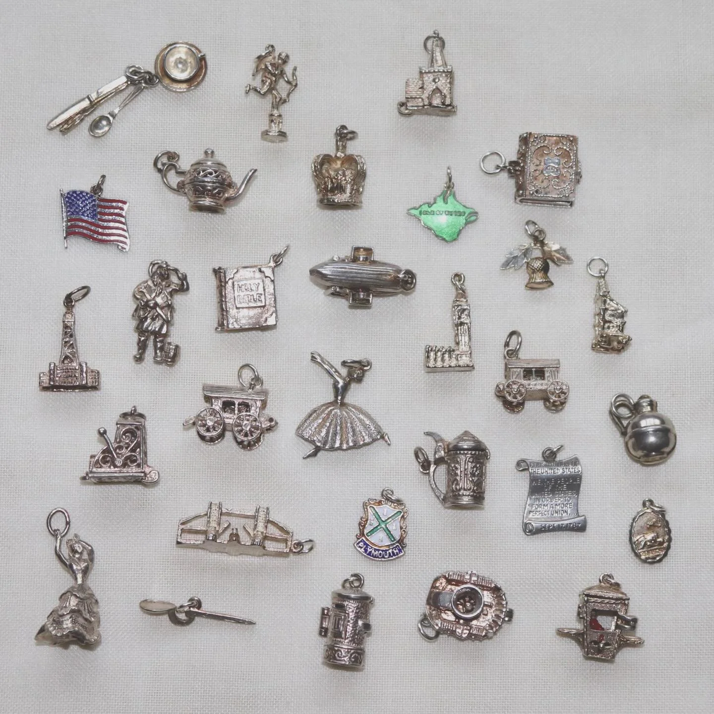 Discover some of the brands trading at our Sample Sale Market on Saturday 31st January!

🌟 @blumejewellery_ 🌟 Vintage and preloved gold jewellery. Shop a wide range of vintage rings, charms, bracelets and lockets. Along with a collection of handmad