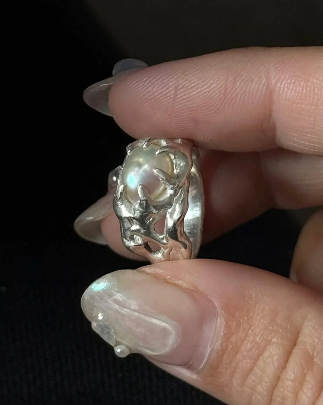 We&rsquo;re so happy to introduce more of the brands trading at our Sample Sale Market on Sunday 1st February!

🤍 @slumpwork 🤍 New to the market. Handmade jewellery with organic and melty molten forms. Shop 50% off older collection stock and one-of