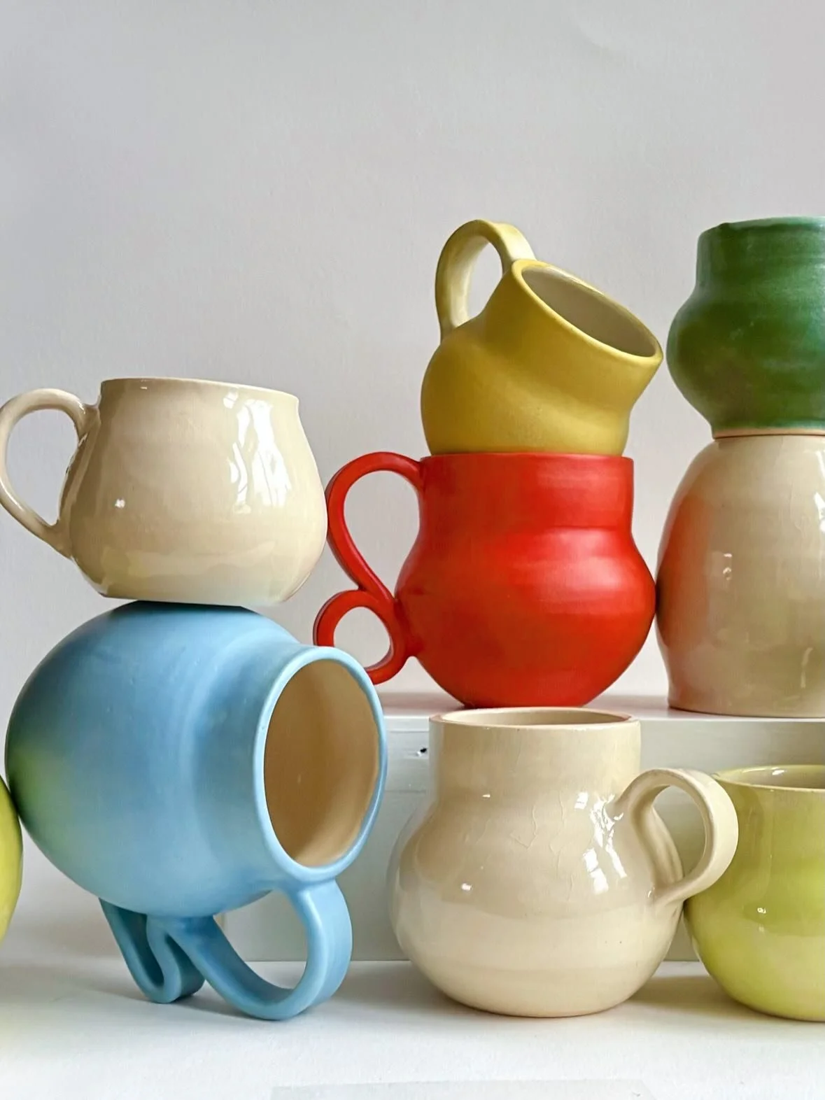 Here&rsquo;s two new brands we&rsquo;re thrilled to welcome to our Sample Sale Market lineup for the very first time!

❤️ @maia.ceramicas ❤️ Playfully elegant, handcrafted ceramics that provide comfort and elicit joy. Shop with 20-75% off. Shop past 