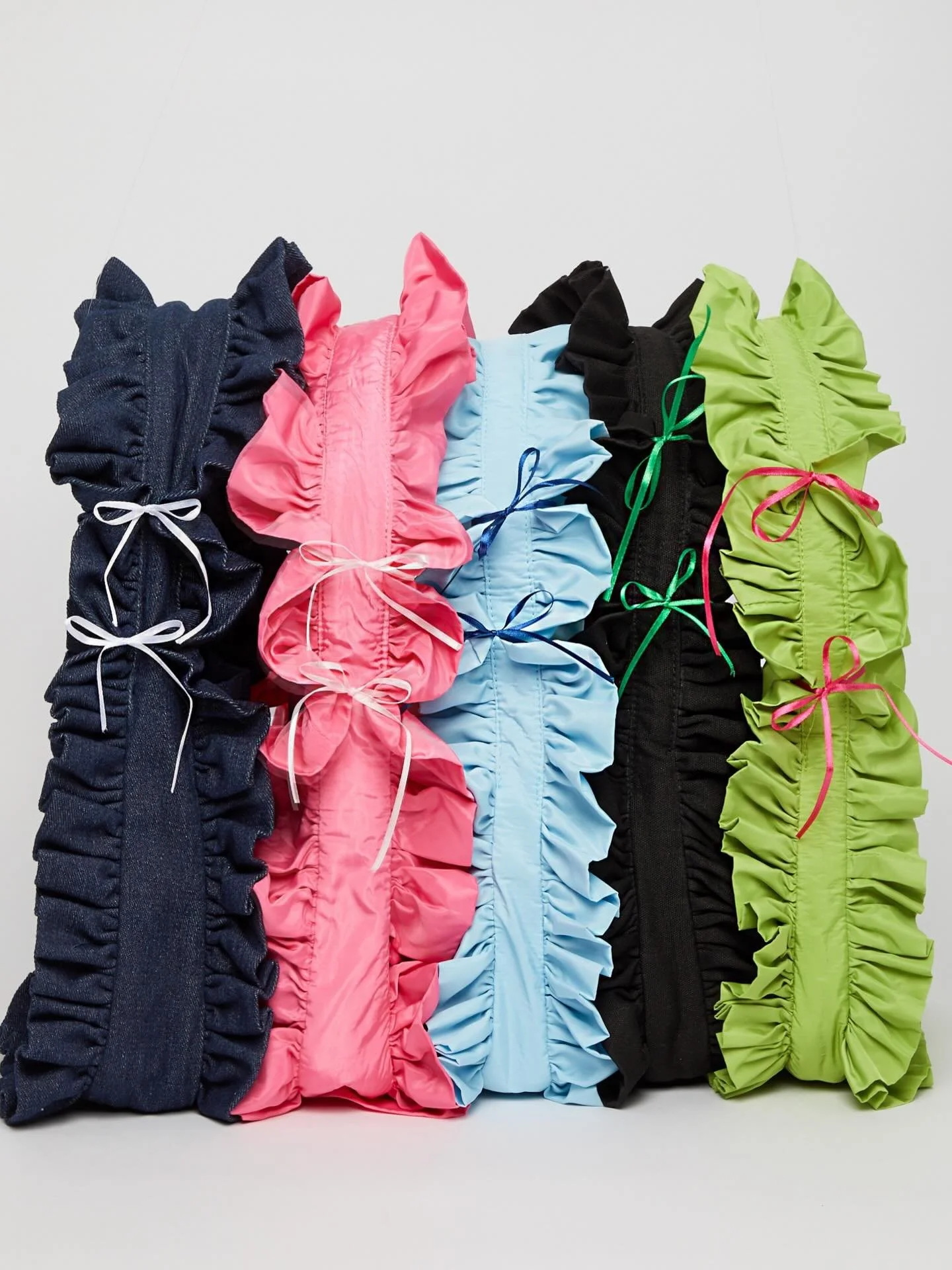 Brand new to our lineup and trading at our Sample Sale Market on Sunday 1st February! Please welcome @baggy.london 👏🏼✨

The original ruffle bag, shop samples of the colorful original, baguette and bowler bags, with between 30-60% off! 

Additionall