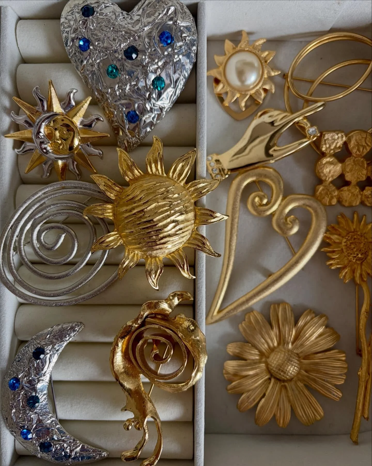 Discover more of the small businesses trading at our market inside @batterseapwrstn on Friday 3rd March (it&rsquo;s a bank holiday!)

✨ @edie_collection ✨ Founder Sarah curates the most special collection of vintage costume jewellery that is full of 