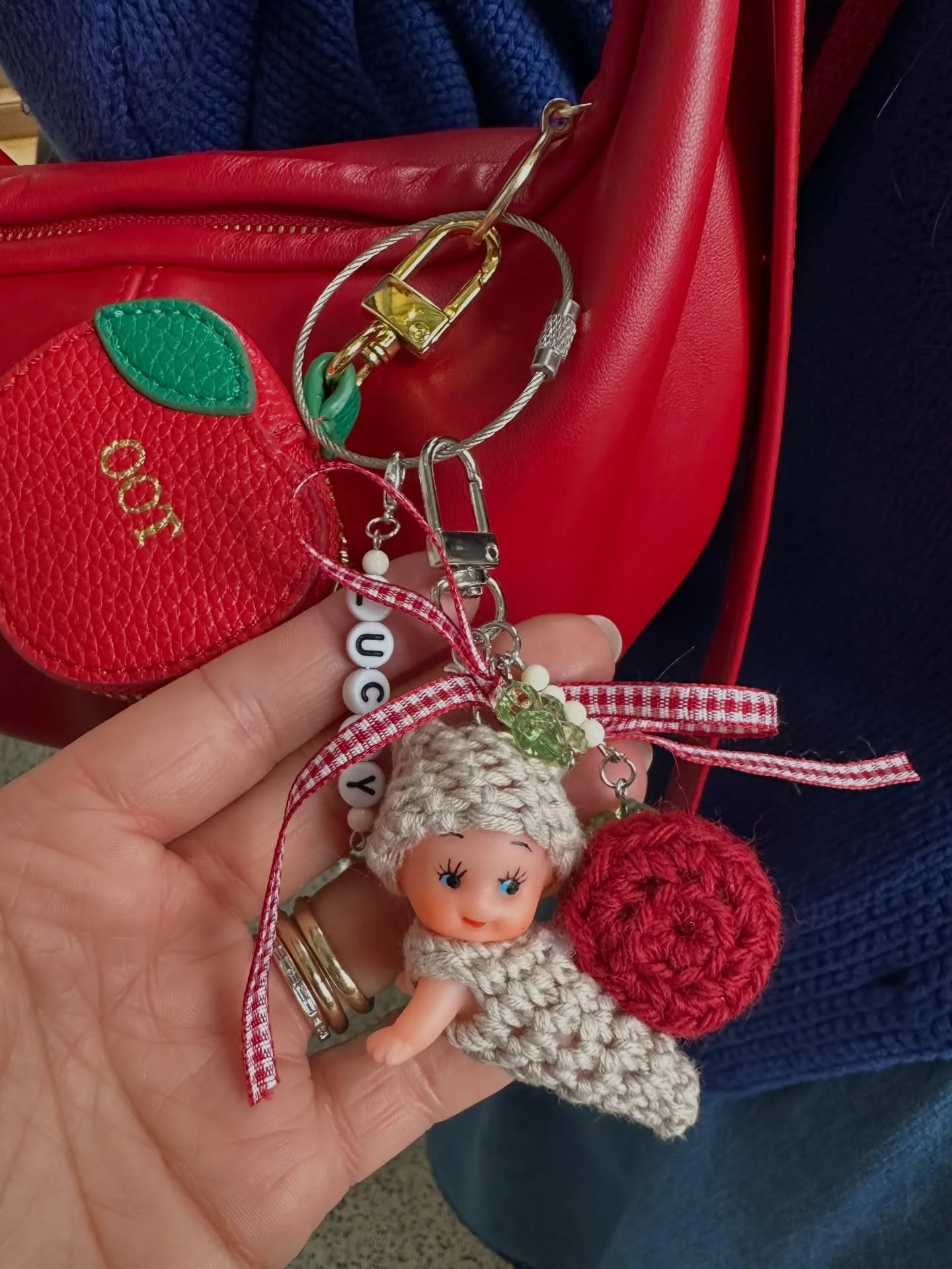 Look what I just got at the market from @mofu.mofumofumofu 🐌 I am dying!!! It&rsquo;s so cute!!! 🐌😂🥰 she has just one snail left today 💘