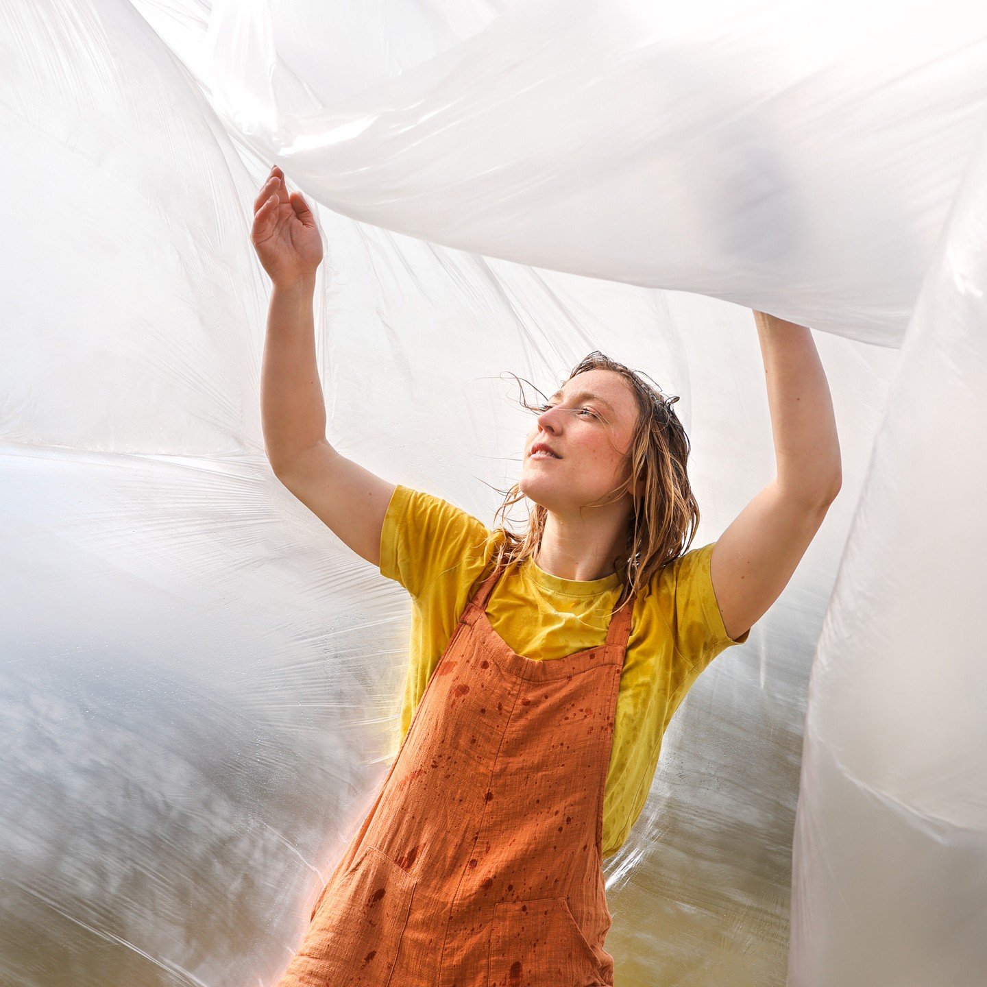 Photography and creative production for @garagetdi theatre performance &ldquo;Door Weer en Wind&rdquo;, a playful, sensory journey that takes the viewer through the weather.