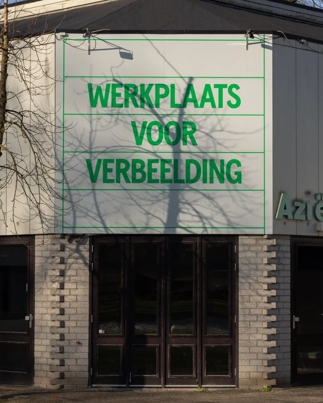 Garage TDI is the leading youth and young adult theatre group in Drenthe. Last October, they opened a youth theatre school in Rensenpark, Emmen. A place where kids can be fully themselves and talent has room to grow. We brought color and character to