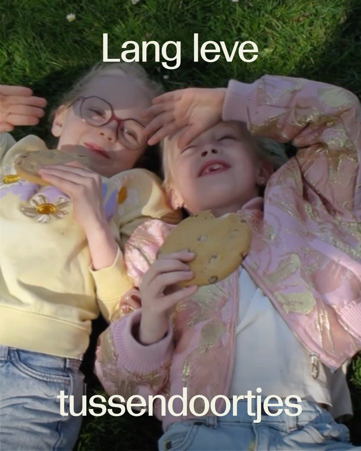 Long live deliciousness! Long live all the moments customers enjoy with bread and pastries. Built around this idea, we created a campaign to mark the 100th anniversary of @debakkersvanverloop .

Featuring loyal customers in the imagery, OOH placement